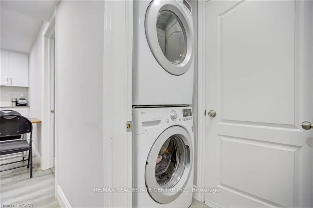 21 Sandsprings Crescent, #(Basement)