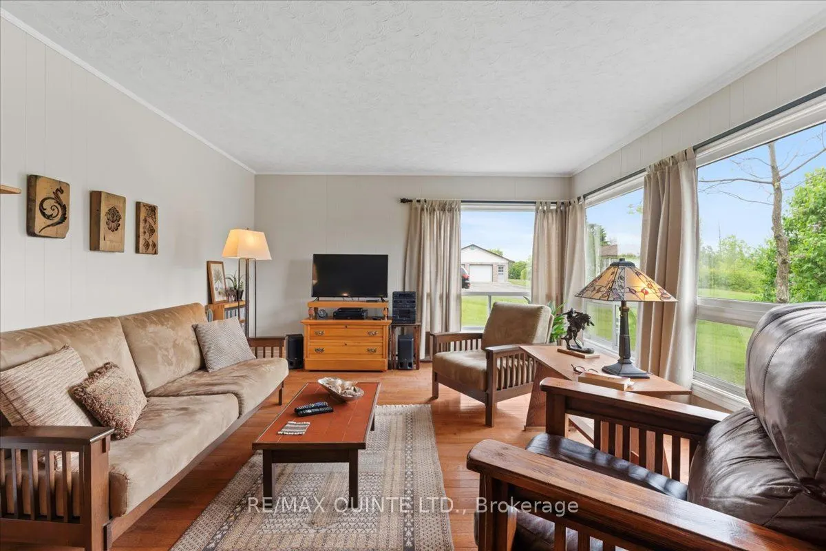 404 Bridge Street W