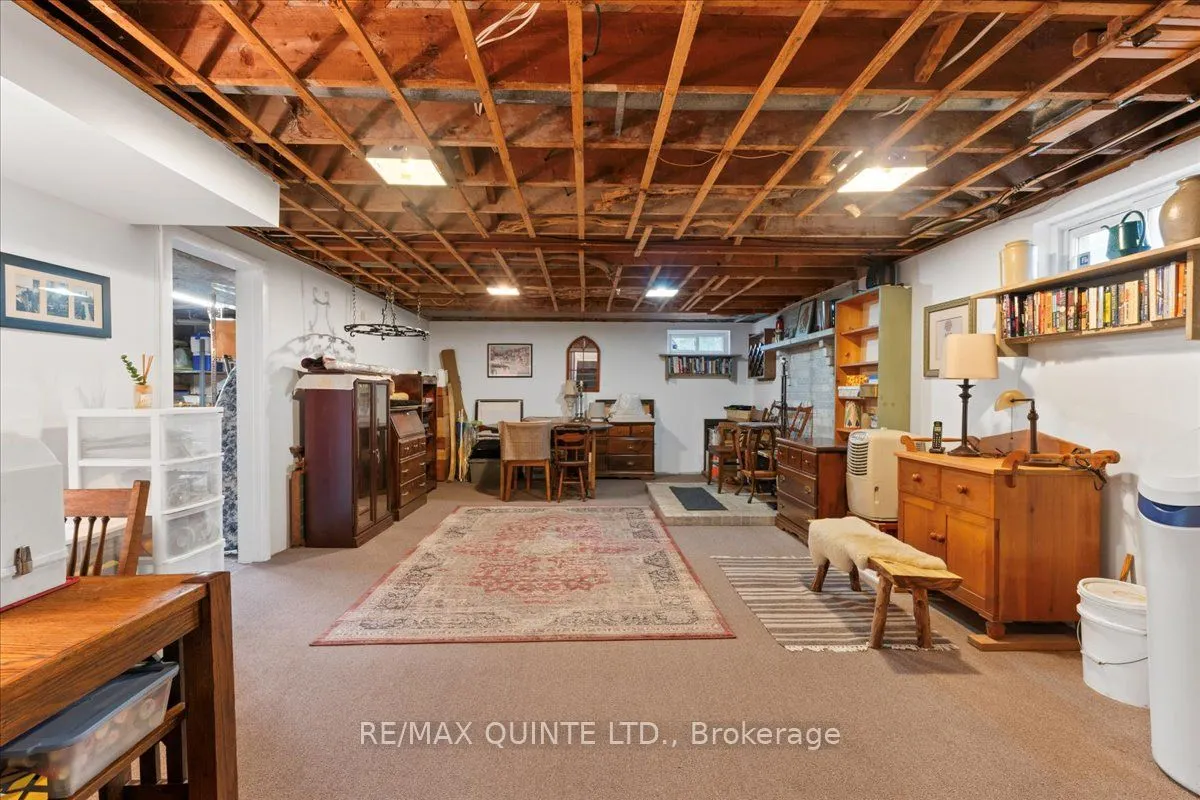 404 Bridge Street W