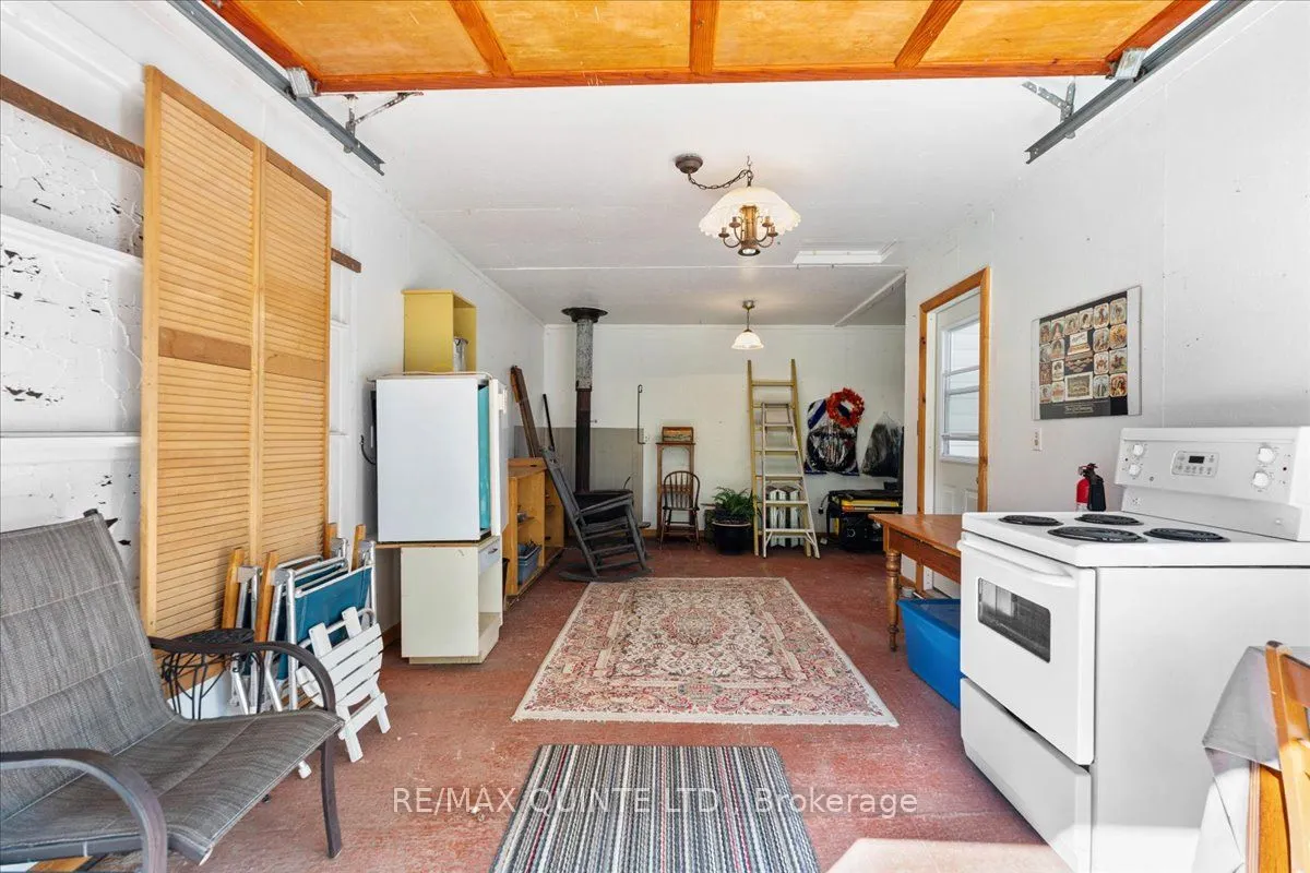 404 Bridge Street W
