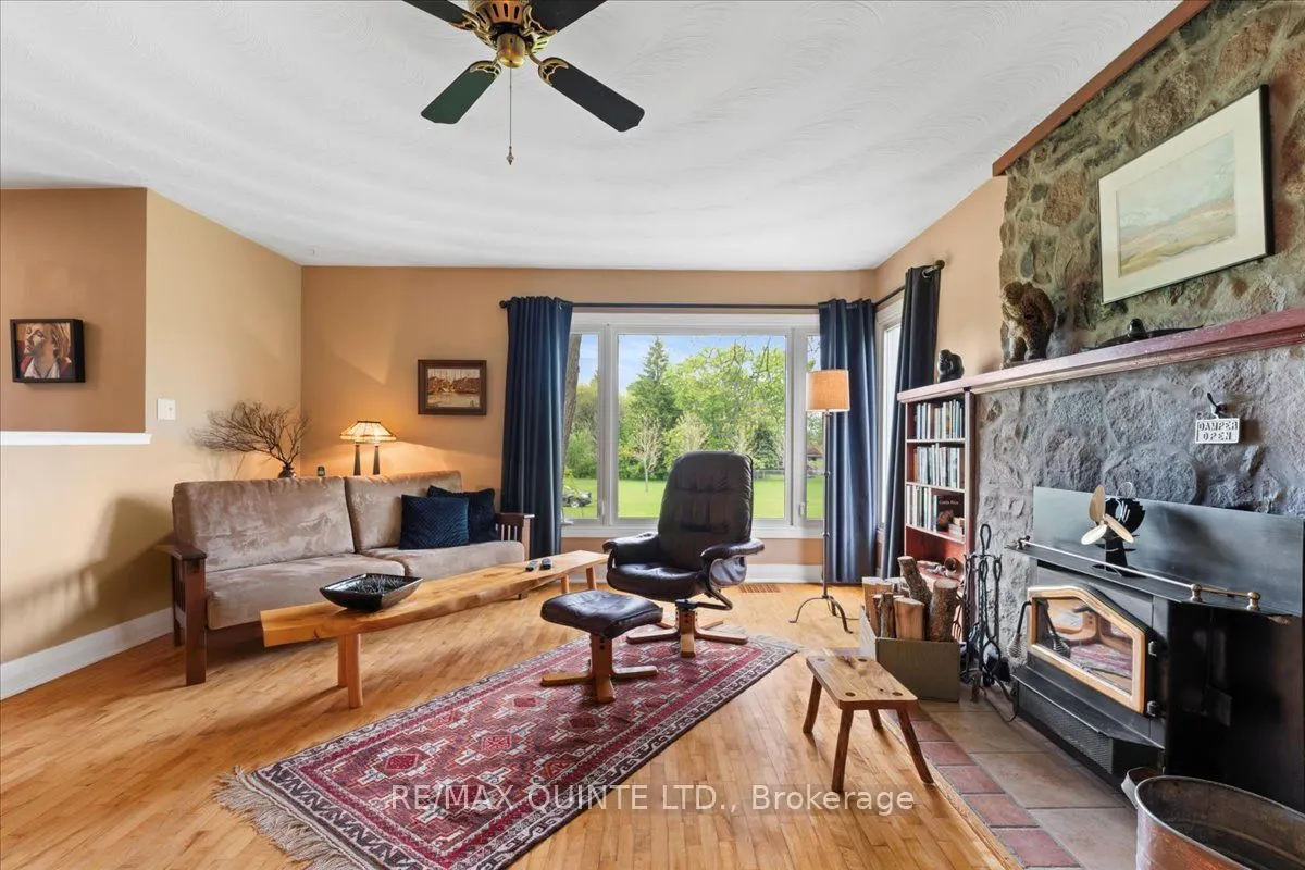 404 Bridge Street W