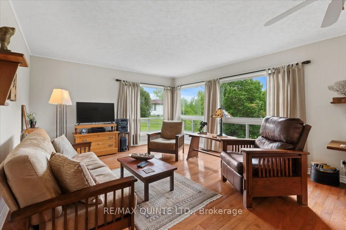 404 Bridge Street W