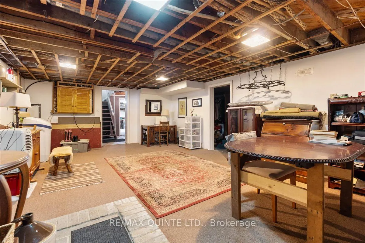 404 Bridge Street W