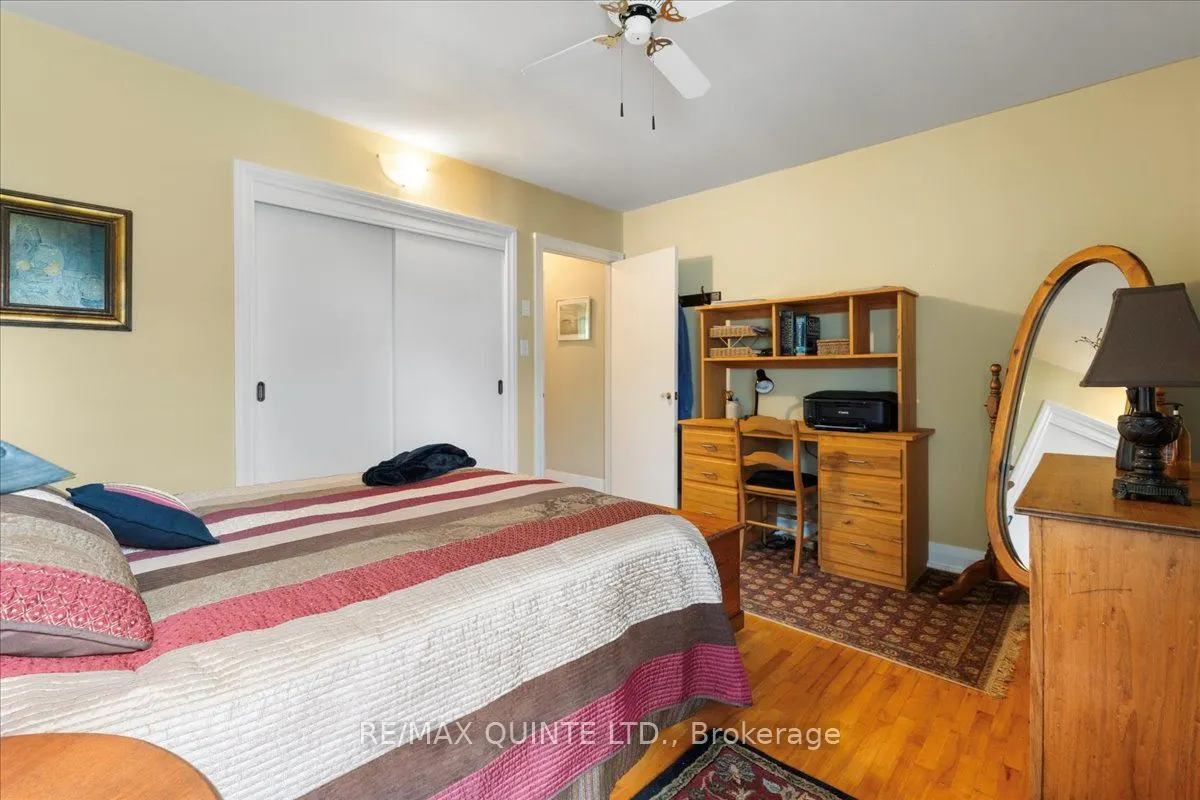 404 Bridge Street W