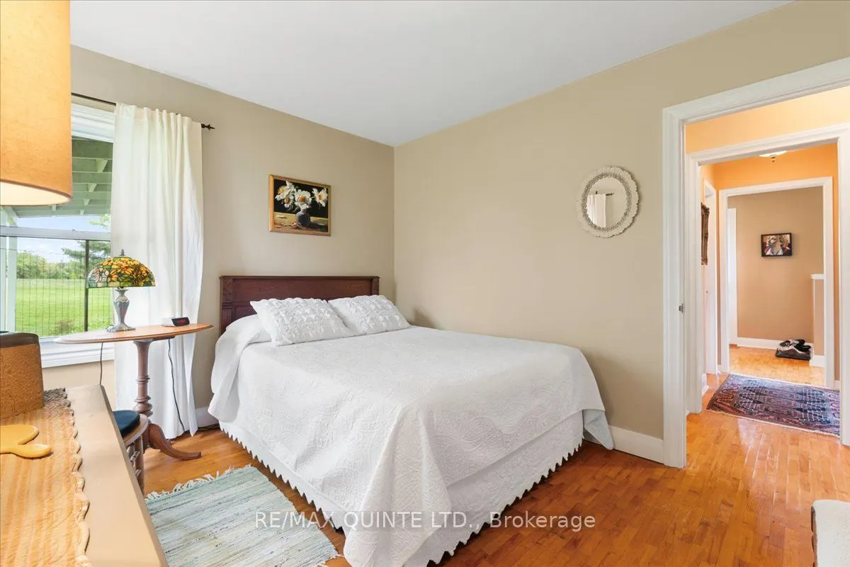 404 Bridge Street W