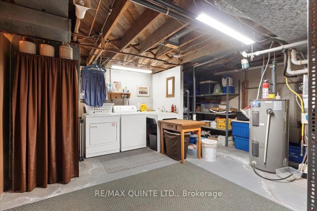 404 Bridge Street W
