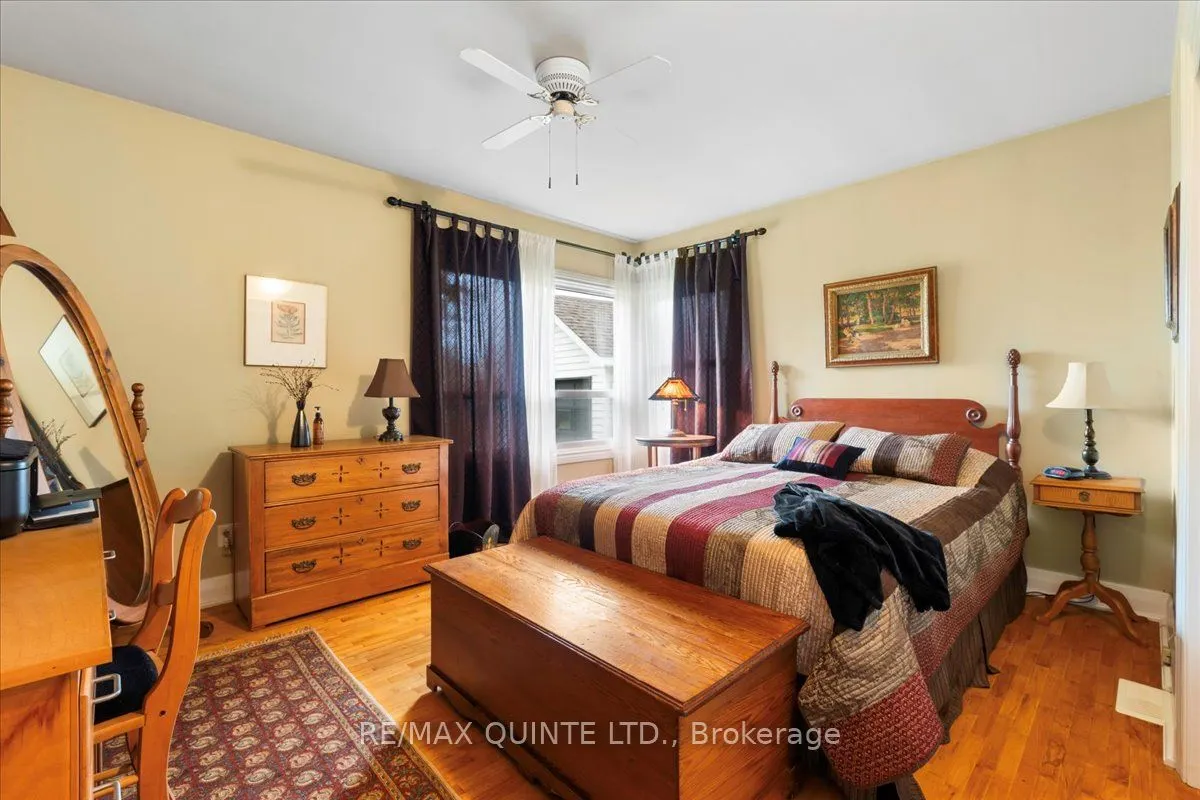 404 Bridge Street W