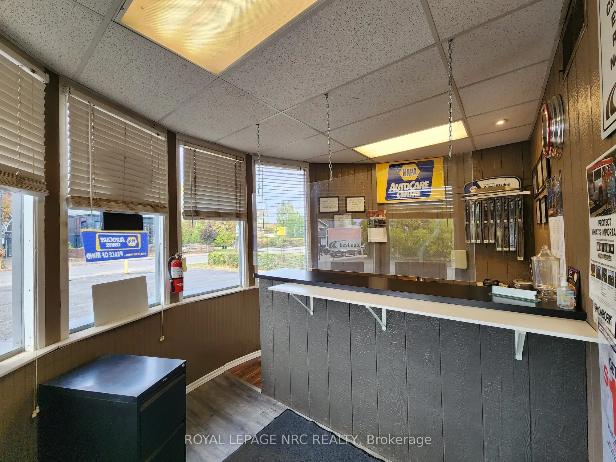 208 Ridge Road N