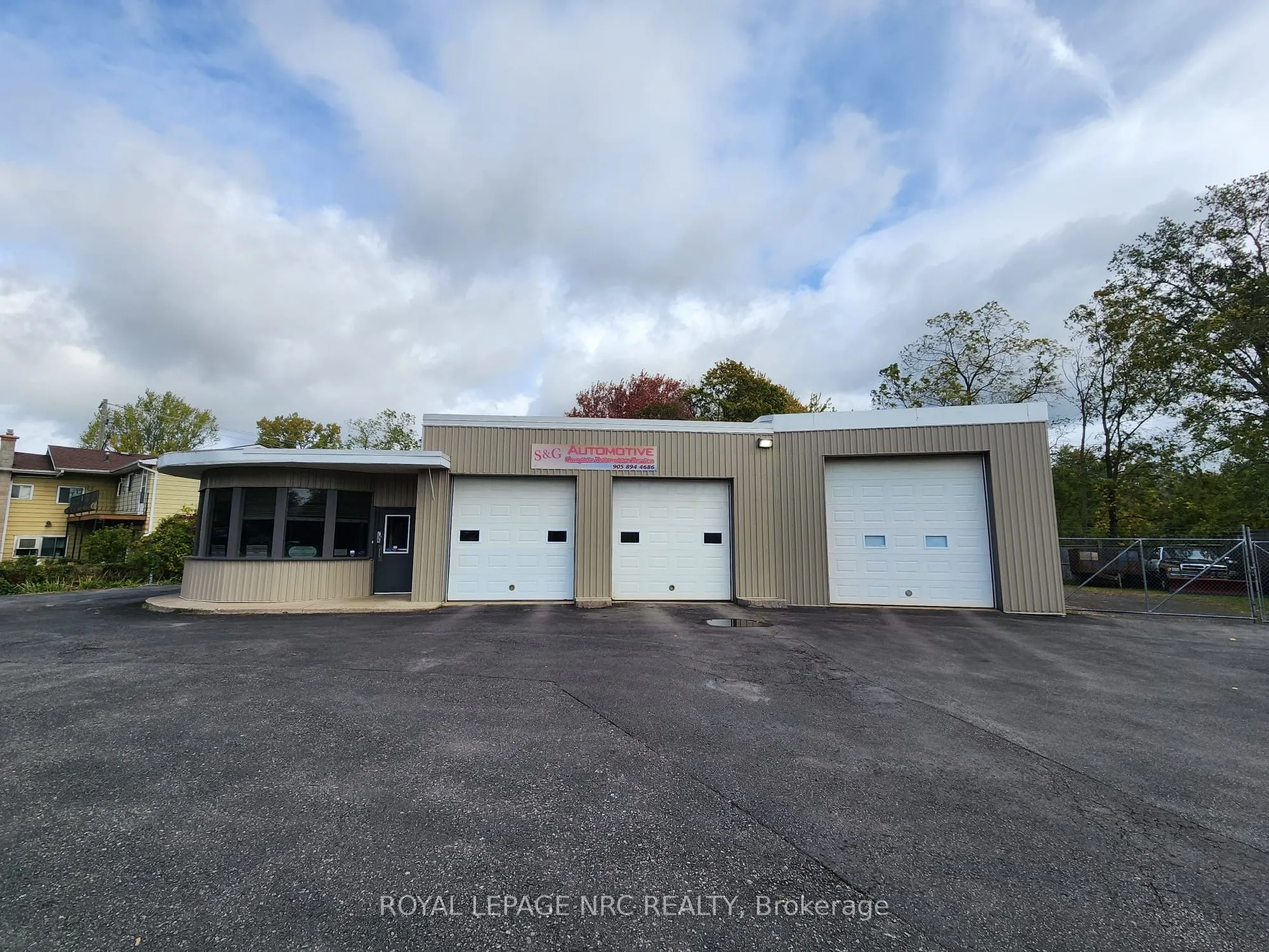 208 Ridge Road N