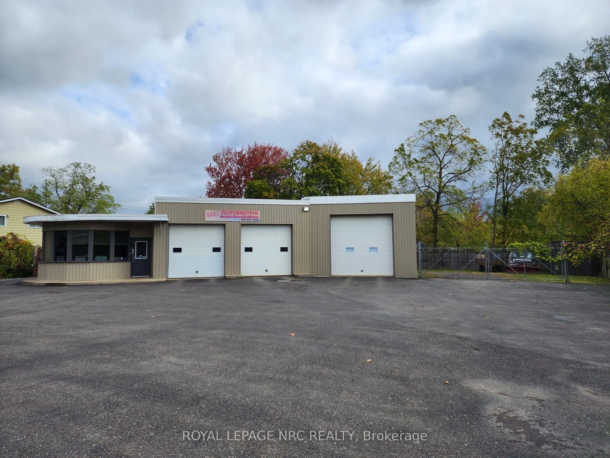 208 Ridge Road N