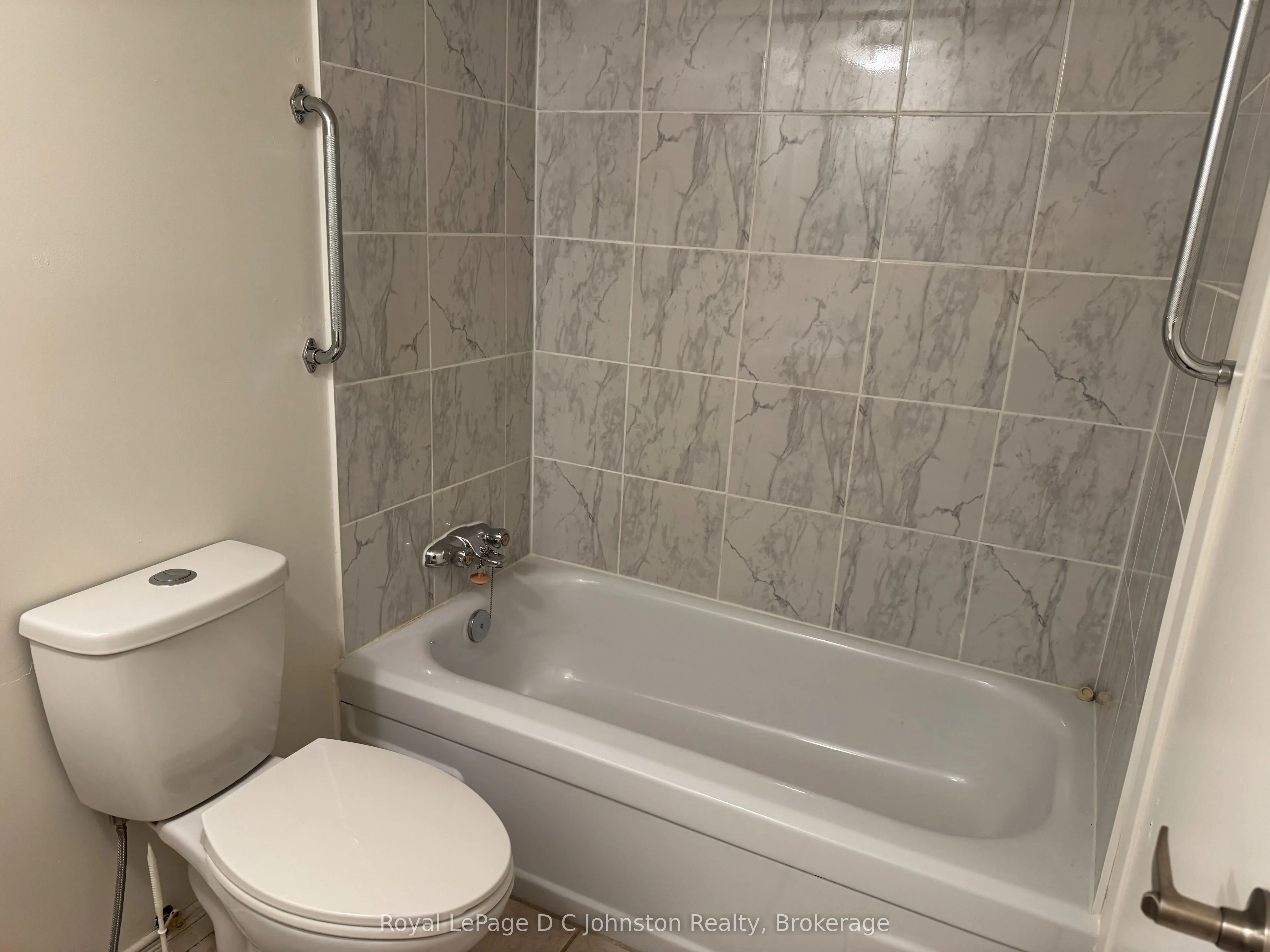 229 Adelaide Street, #303