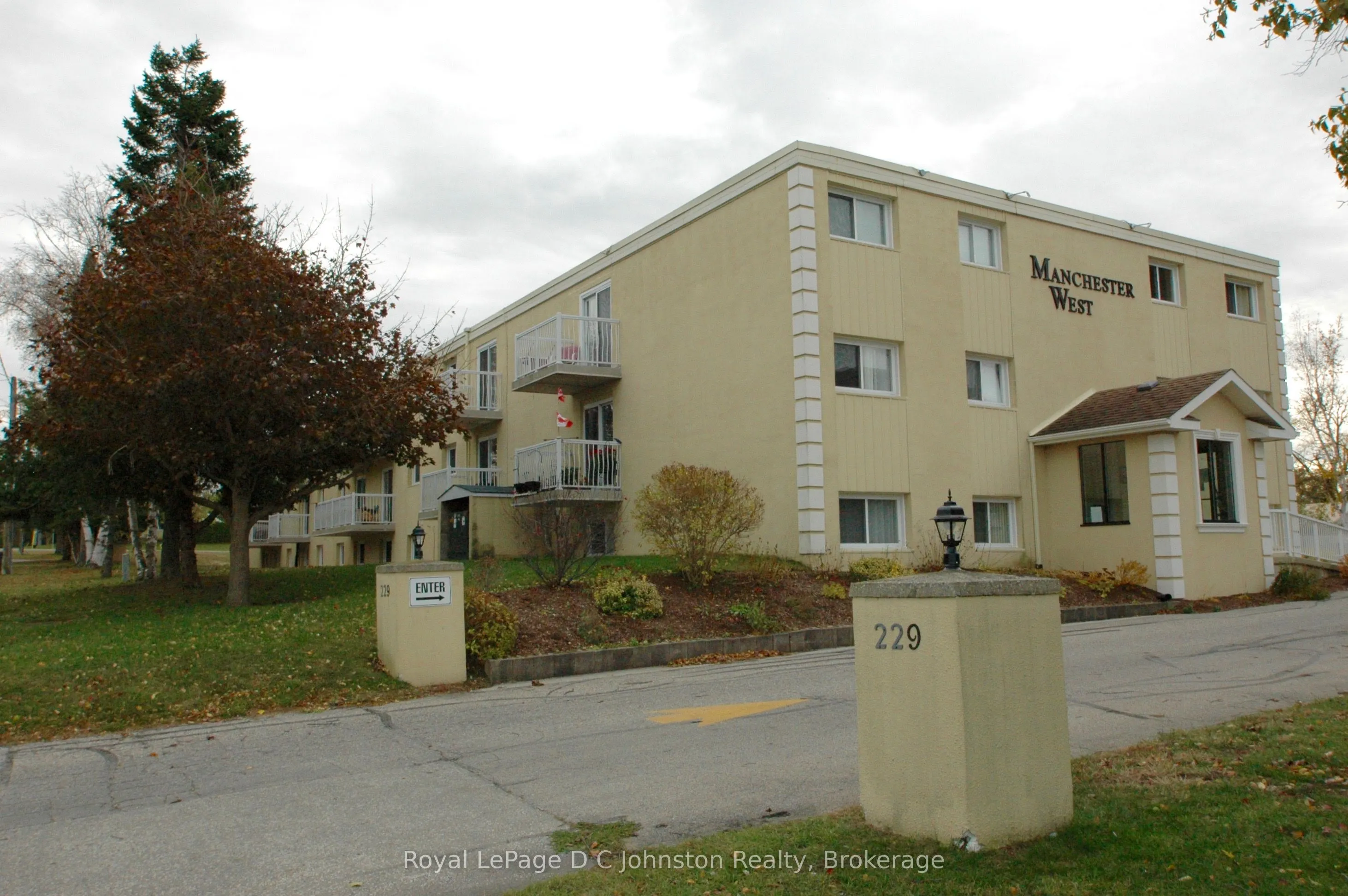 229 Adelaide Street, #303