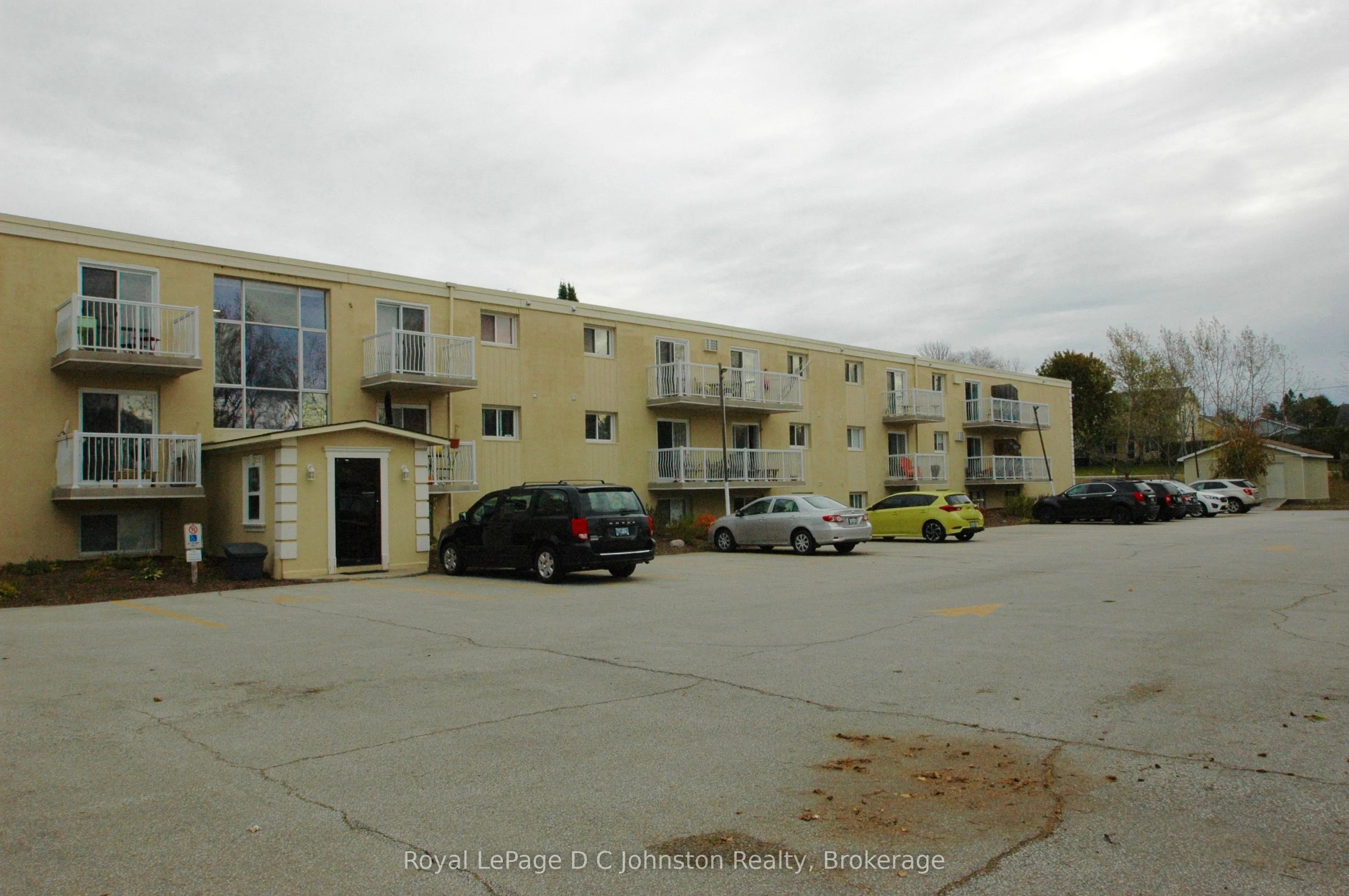 229 Adelaide Street, #303