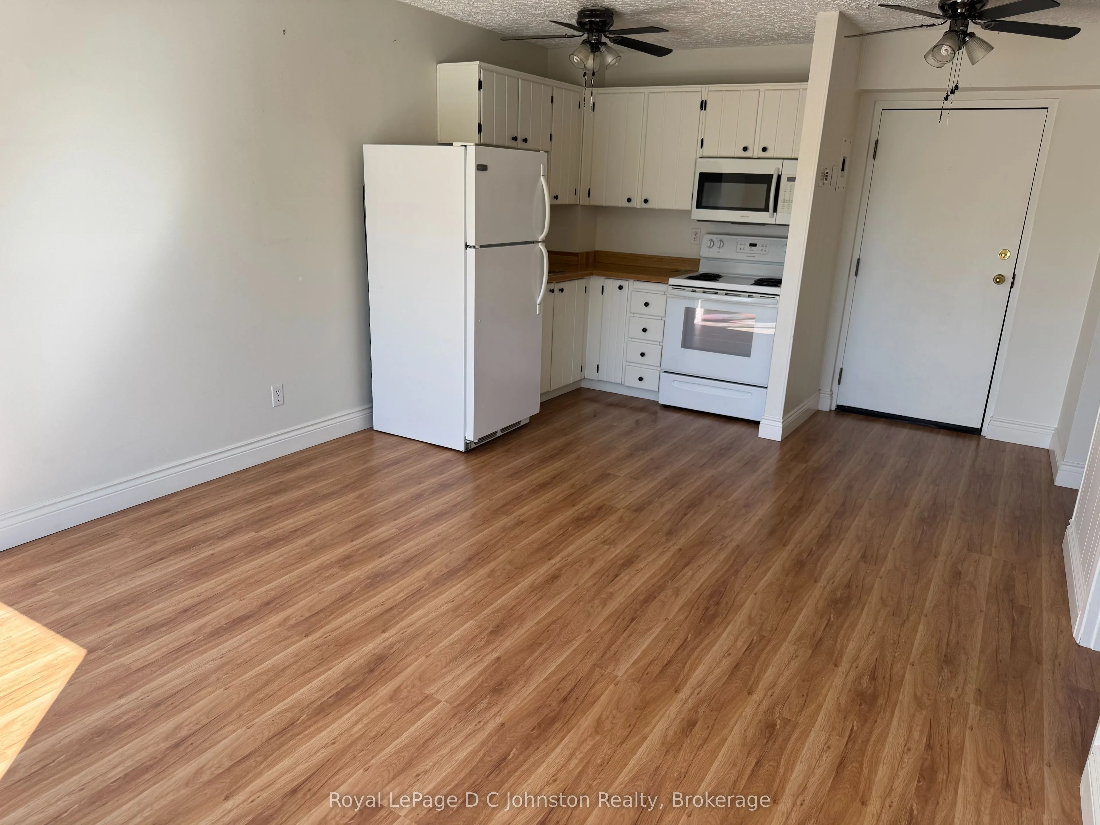 229 Adelaide Street, #303