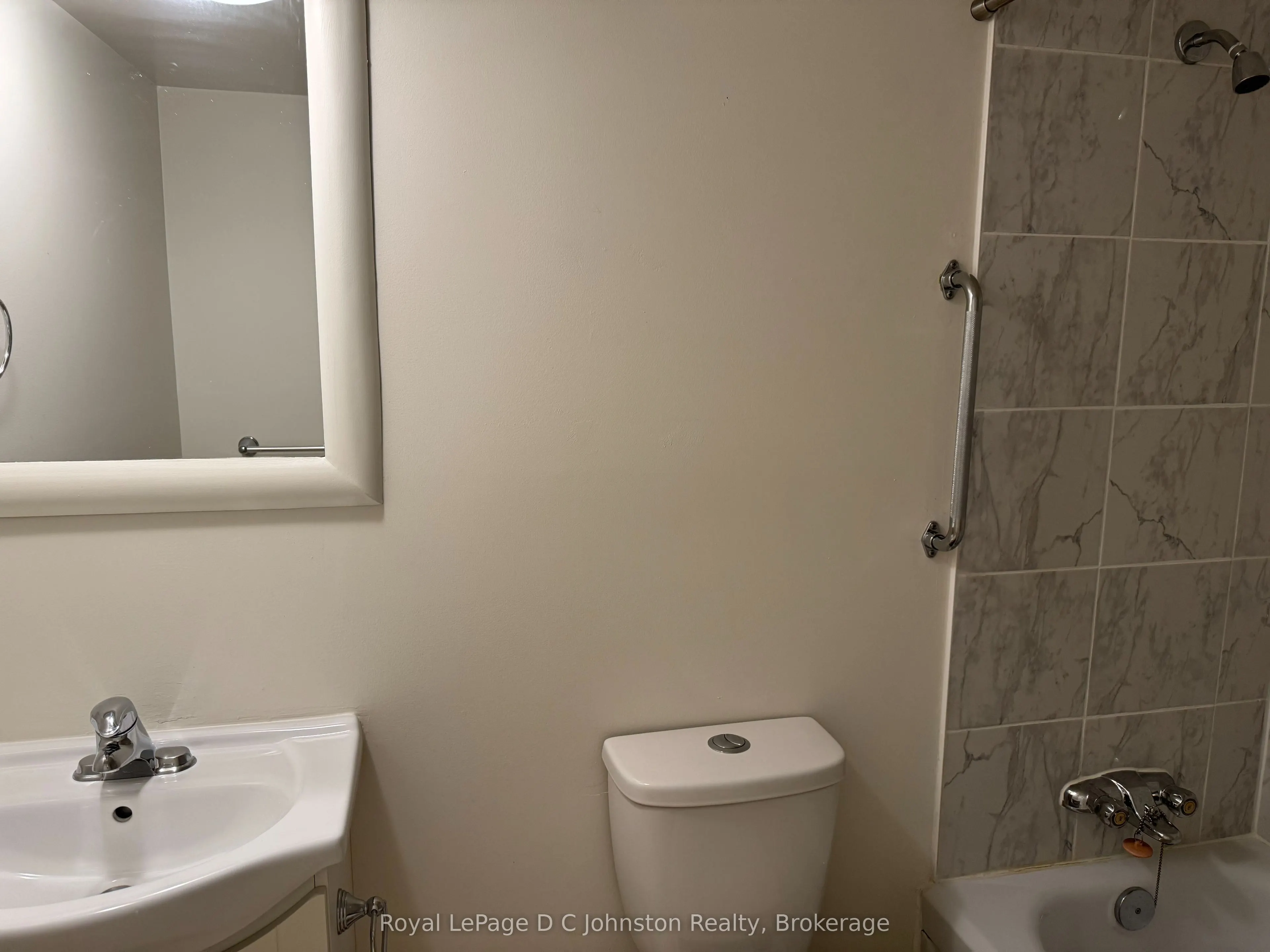 229 Adelaide Street, #303