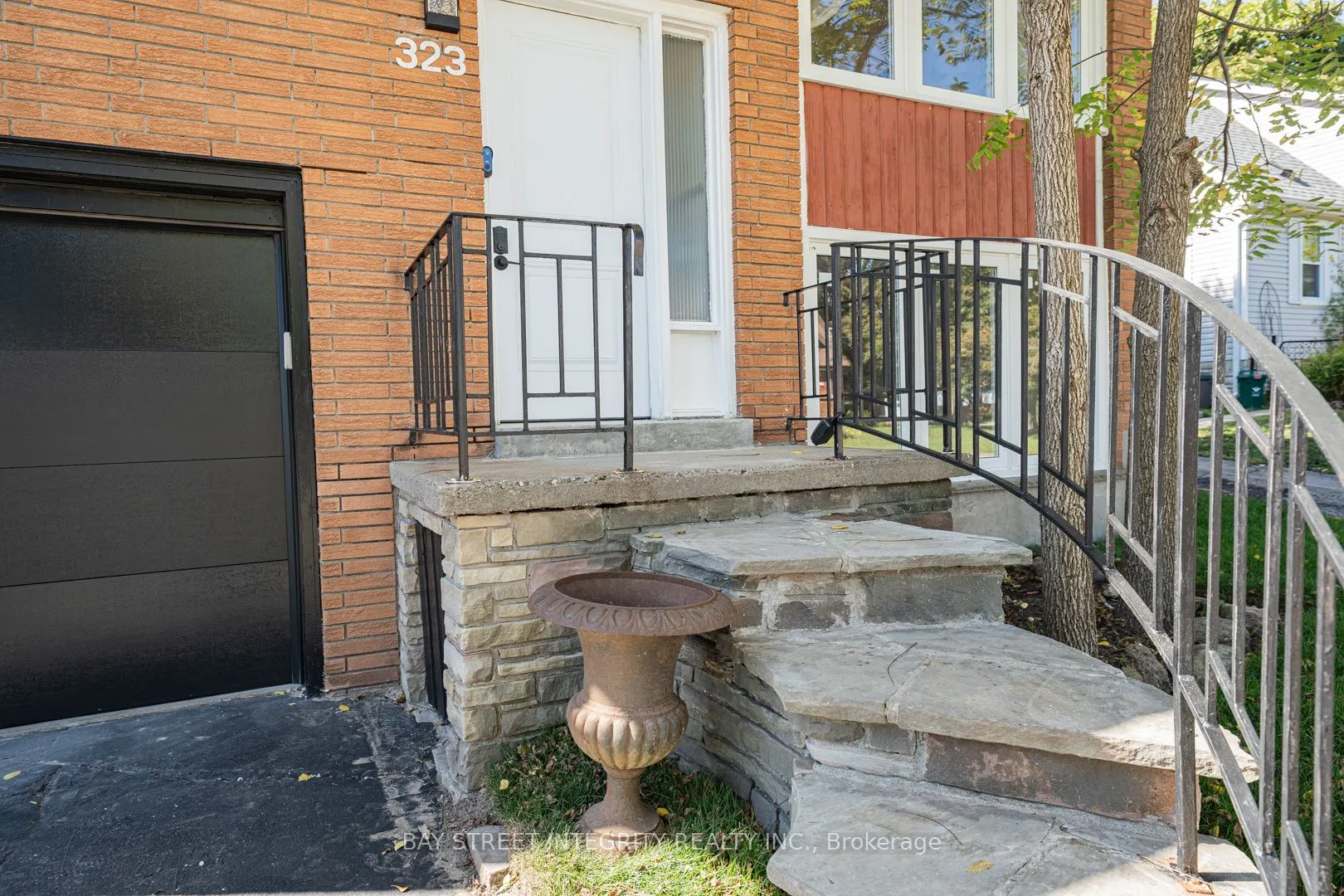 323 Clifton Road