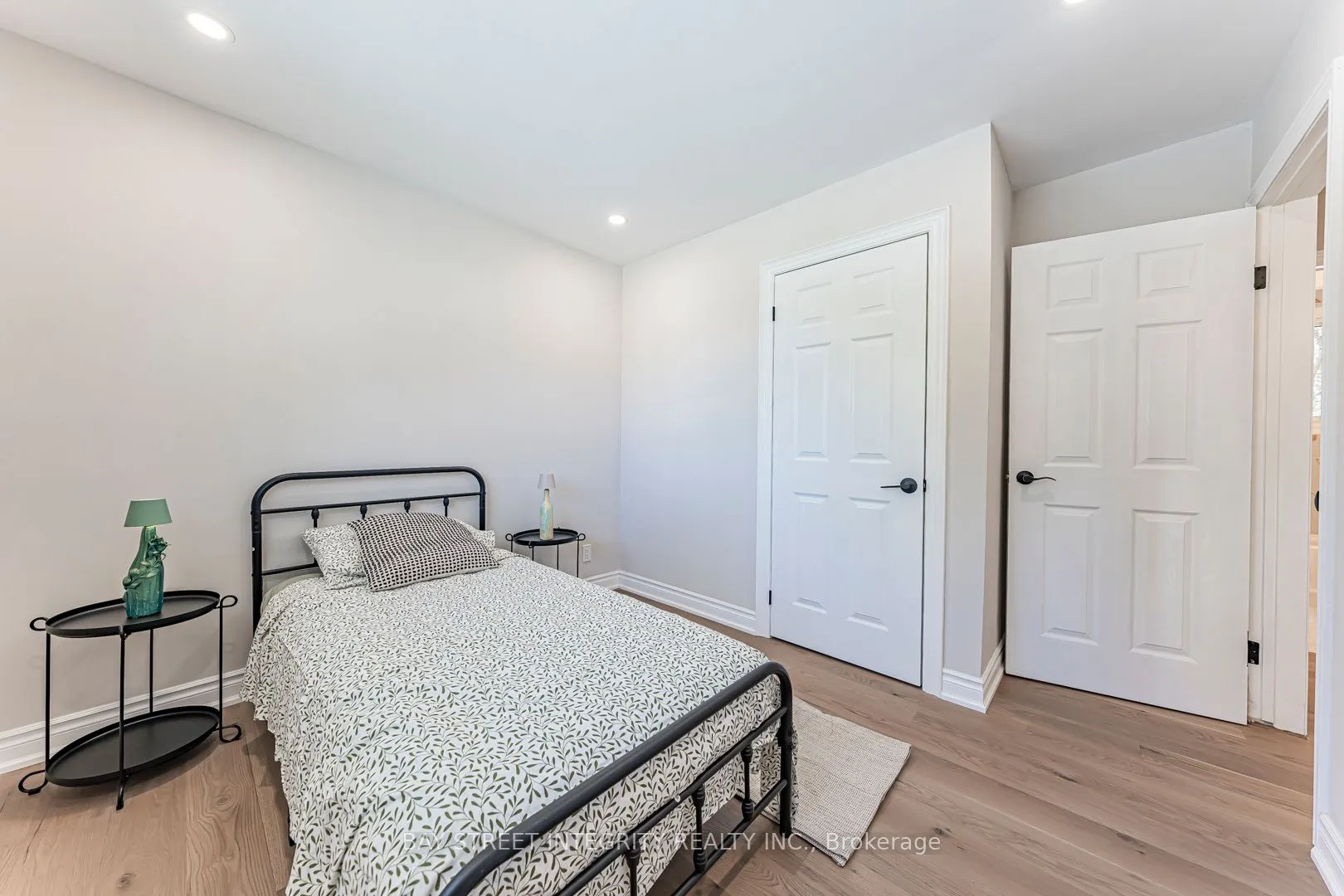 323 Clifton Road