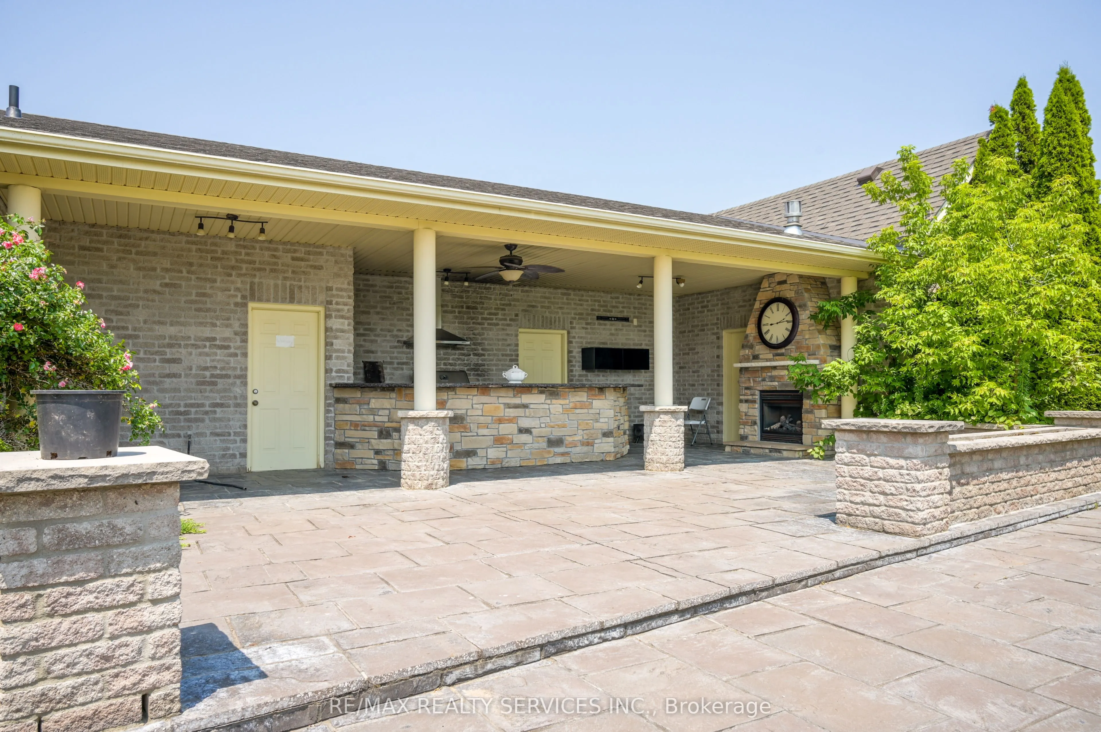 214 & 218 Maple Avenue S