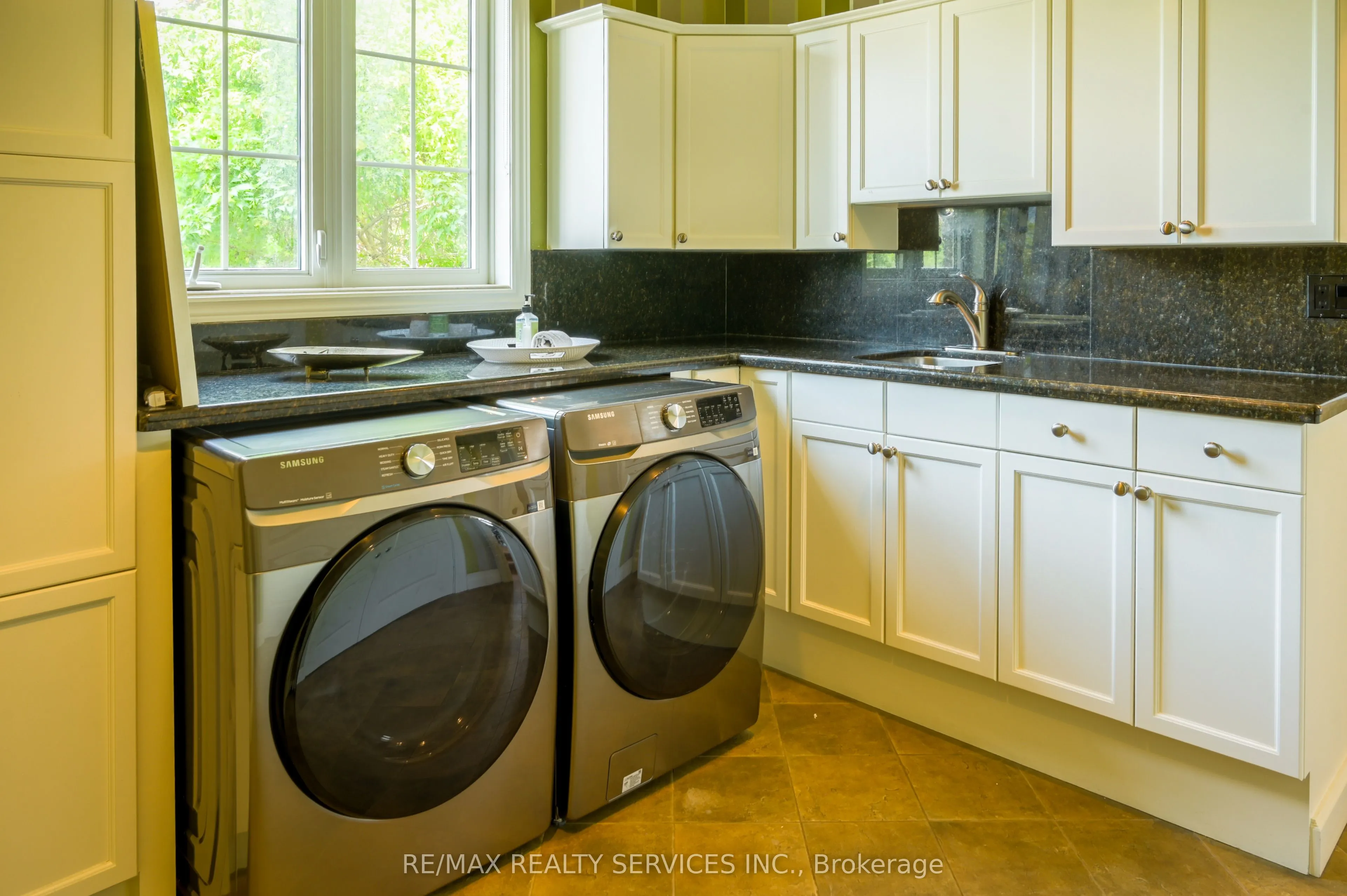 214 & 218 Maple Avenue S