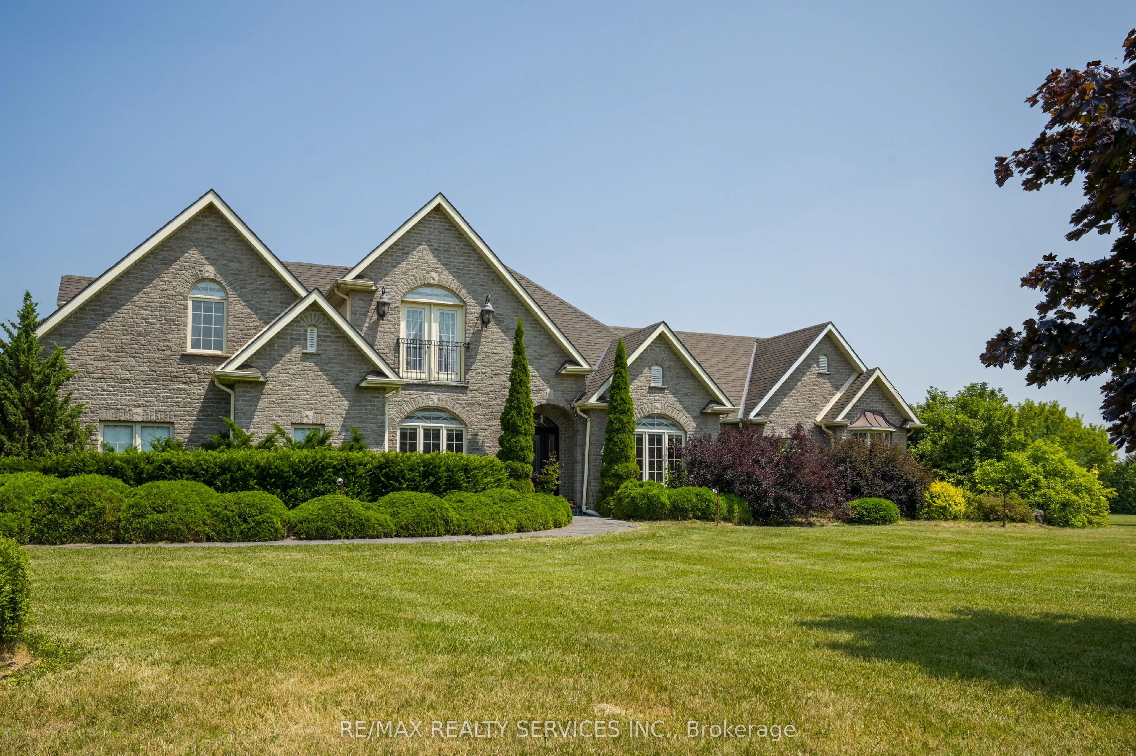 214 & 218 Maple Avenue S