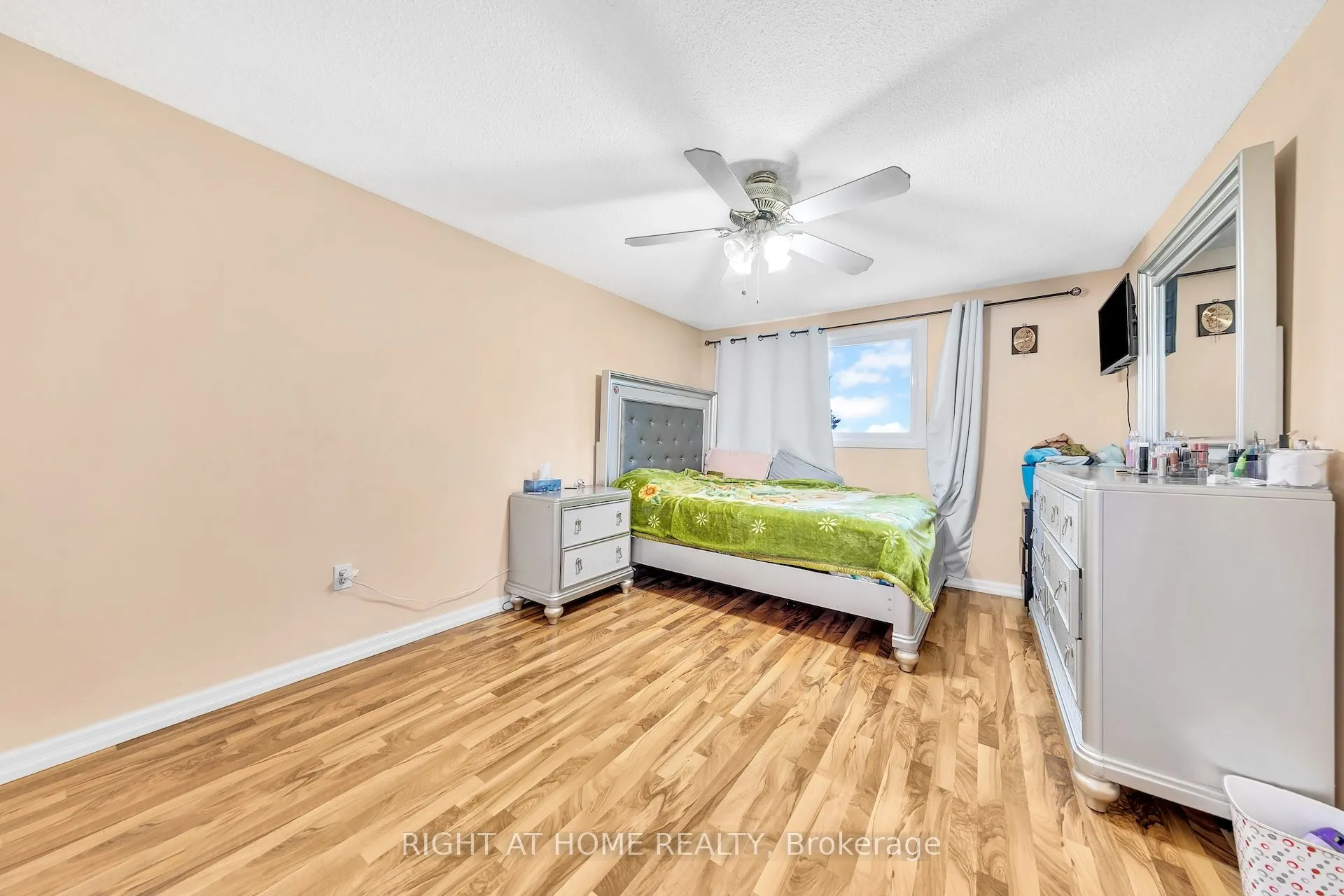 1460 Garth Street W, #6