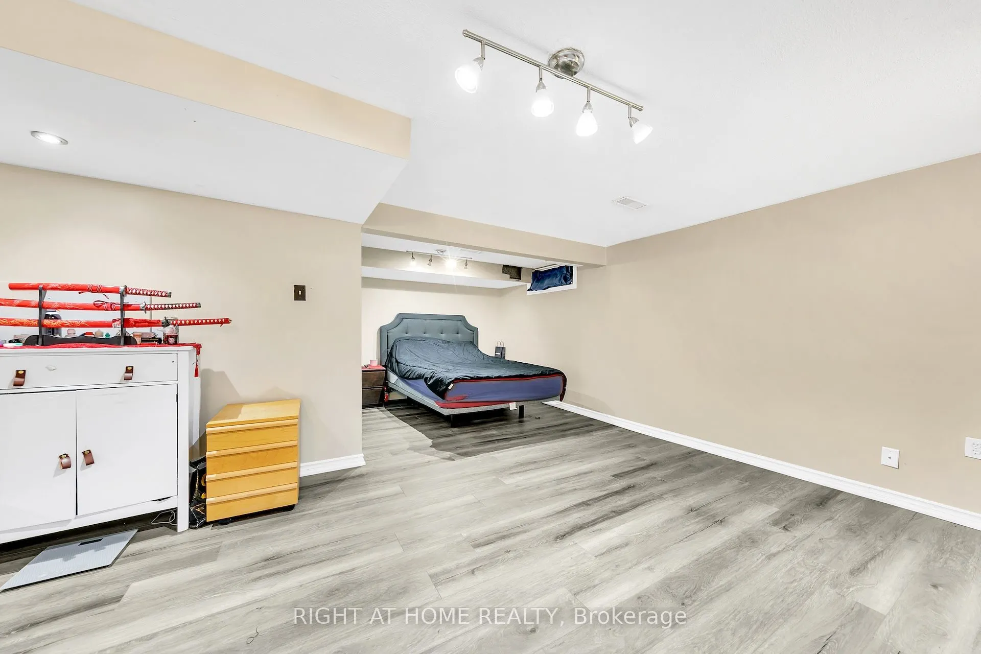 1460 Garth Street W, #6