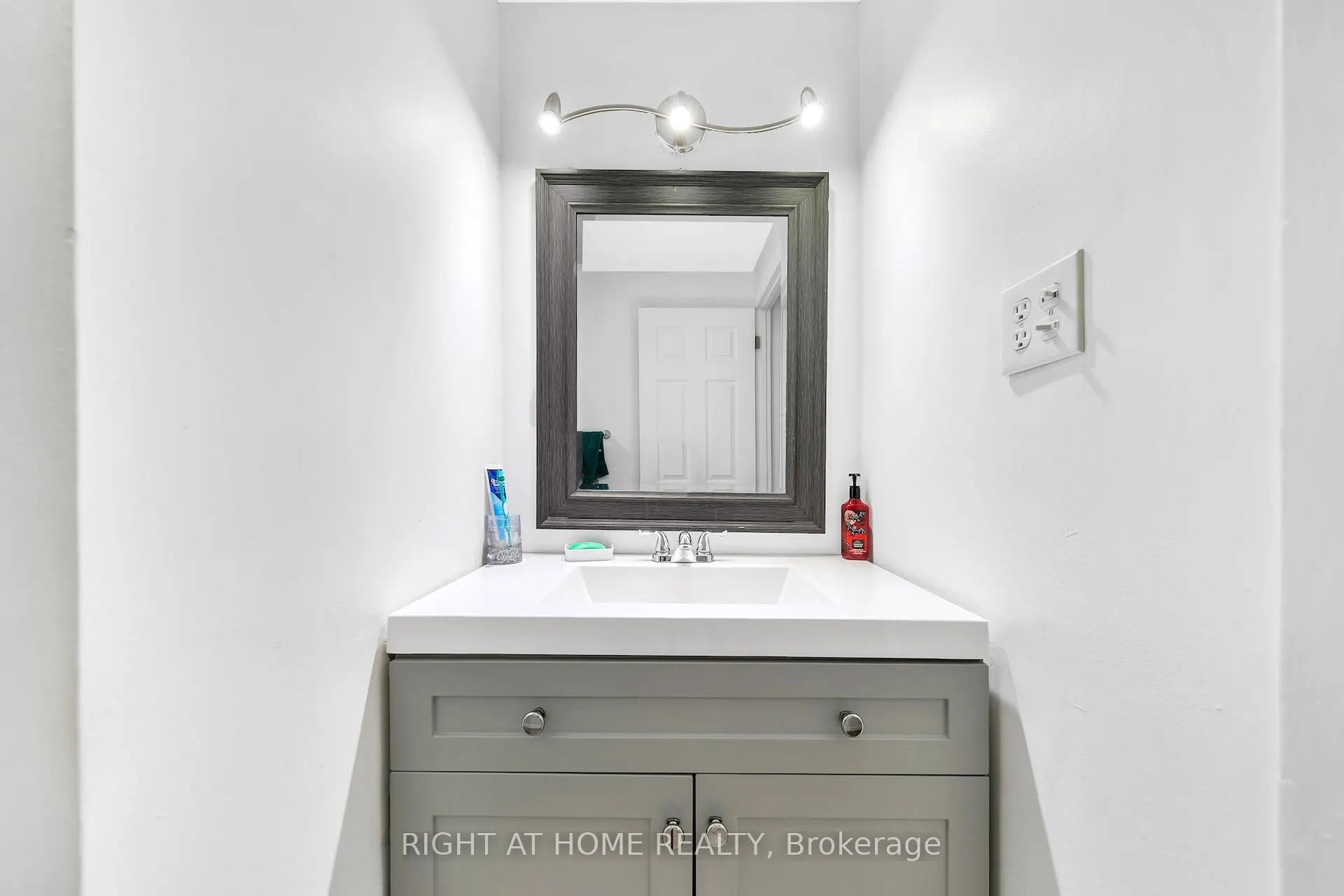 1460 Garth Street W, #6