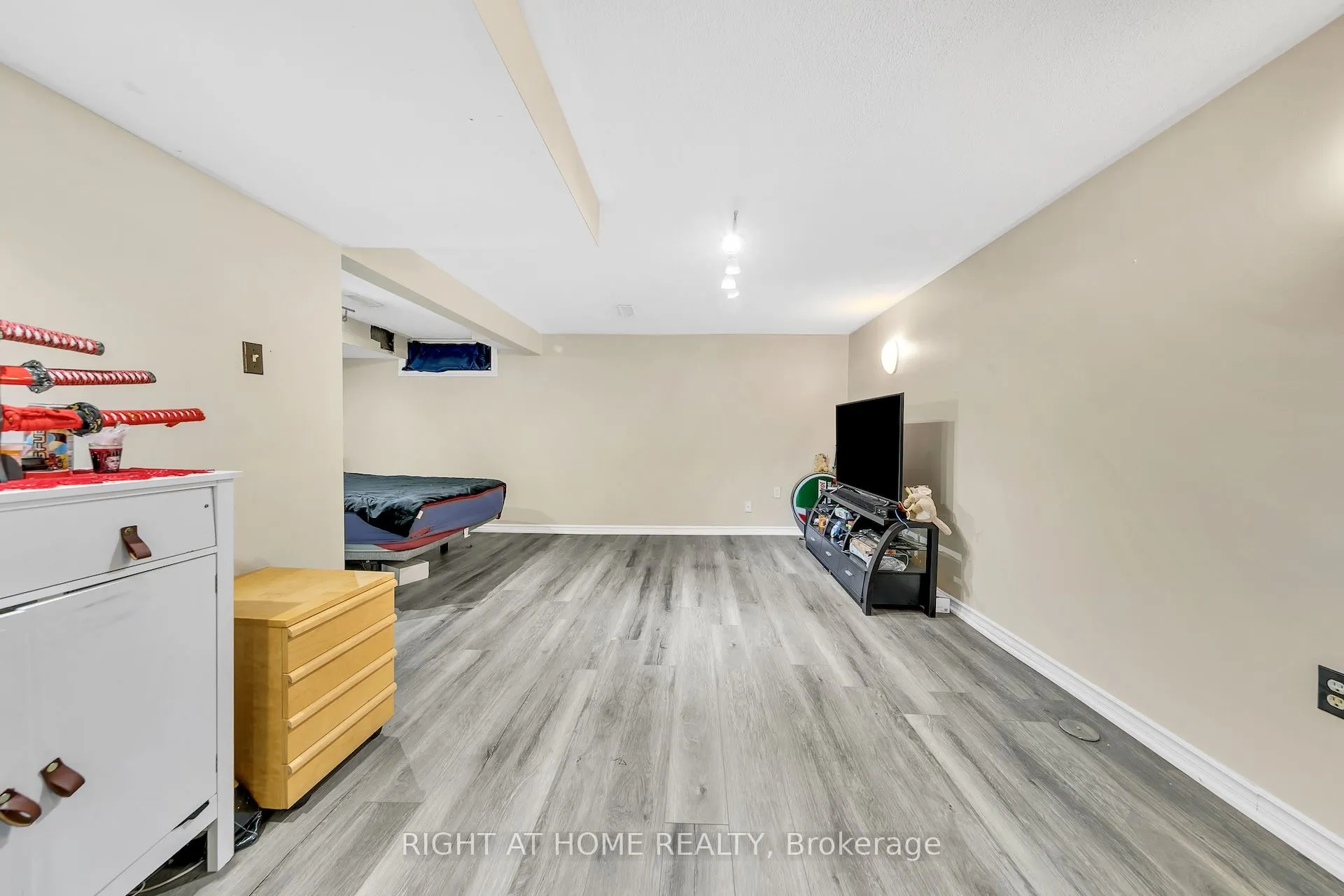 1460 Garth Street W, #6