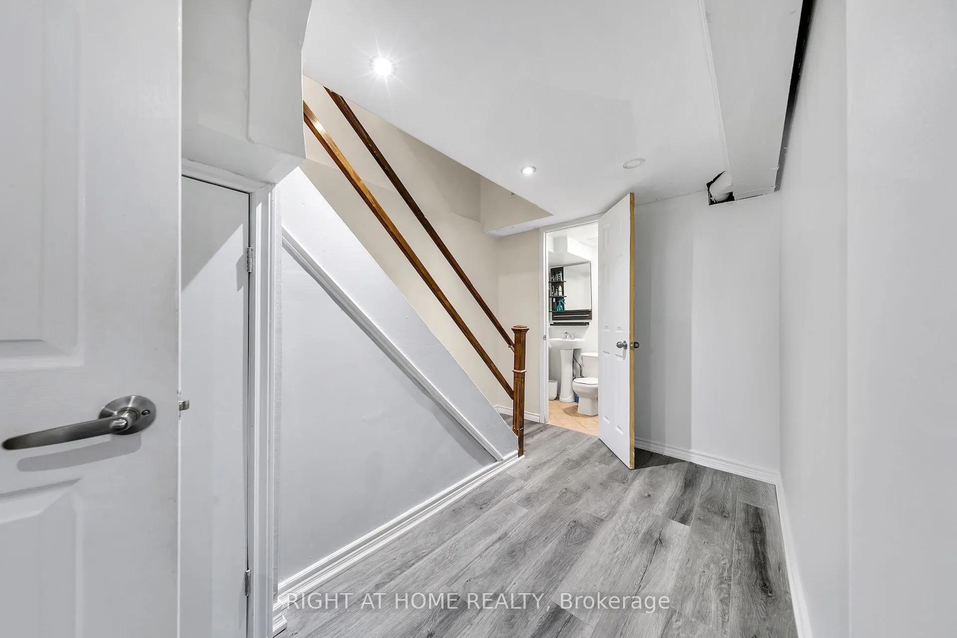 1460 Garth Street W, #6