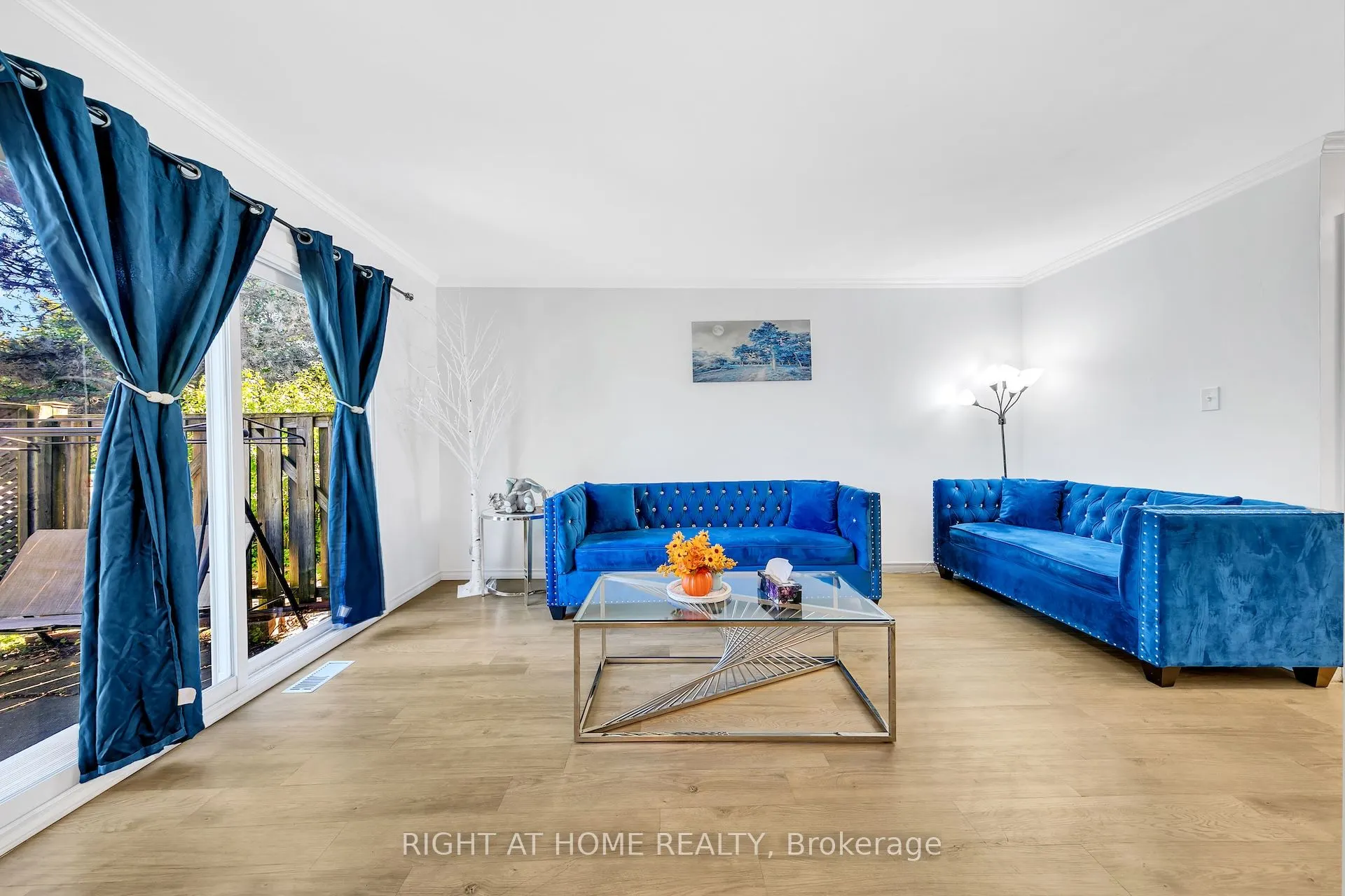 1460 Garth Street W, #6