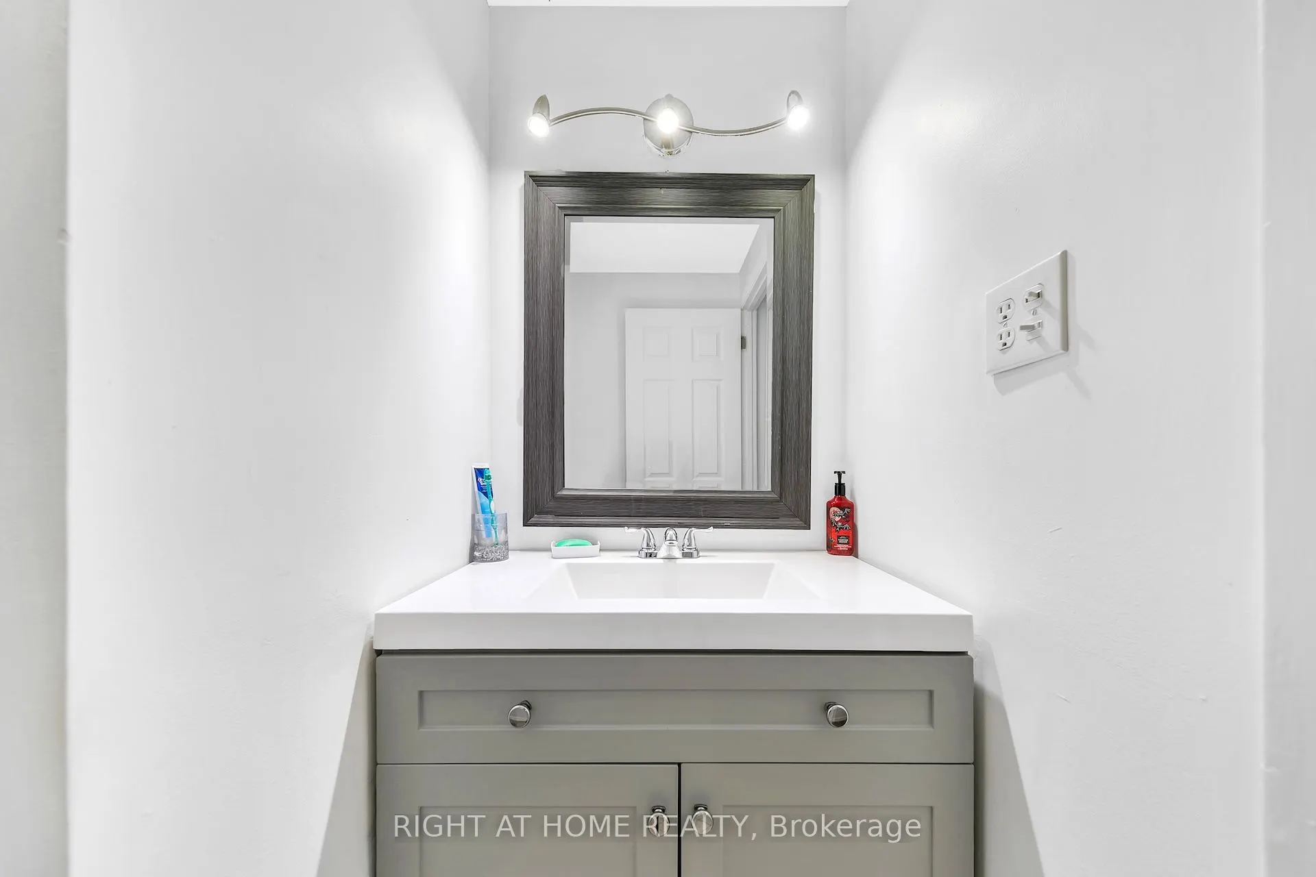 1460 Garth Street W, #6