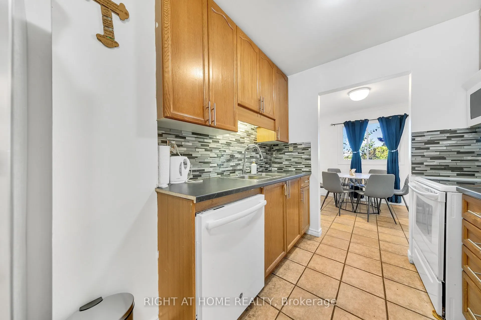 1460 Garth Street W, #6