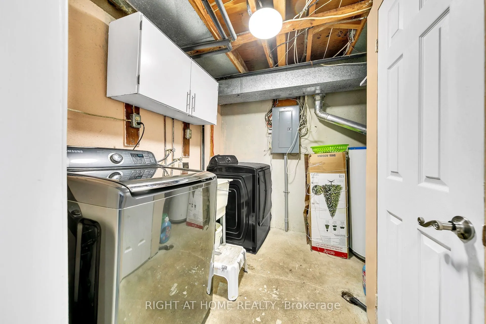 1460 Garth Street W, #6