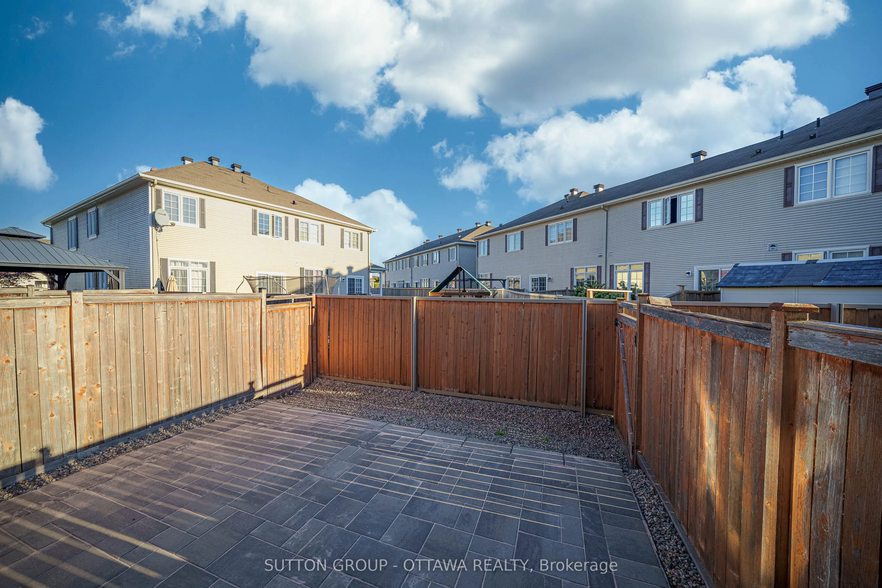 747 Oakglade Avenue