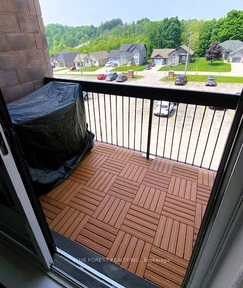 5 Valleyside Drive N, #301