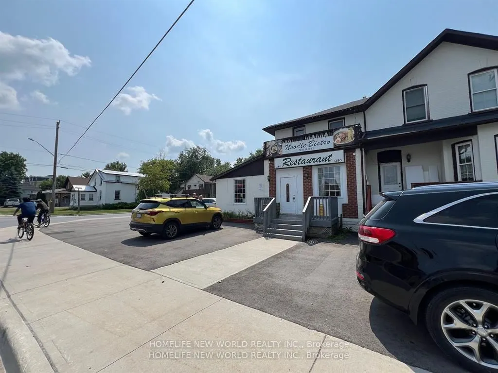65 Albert Street S
