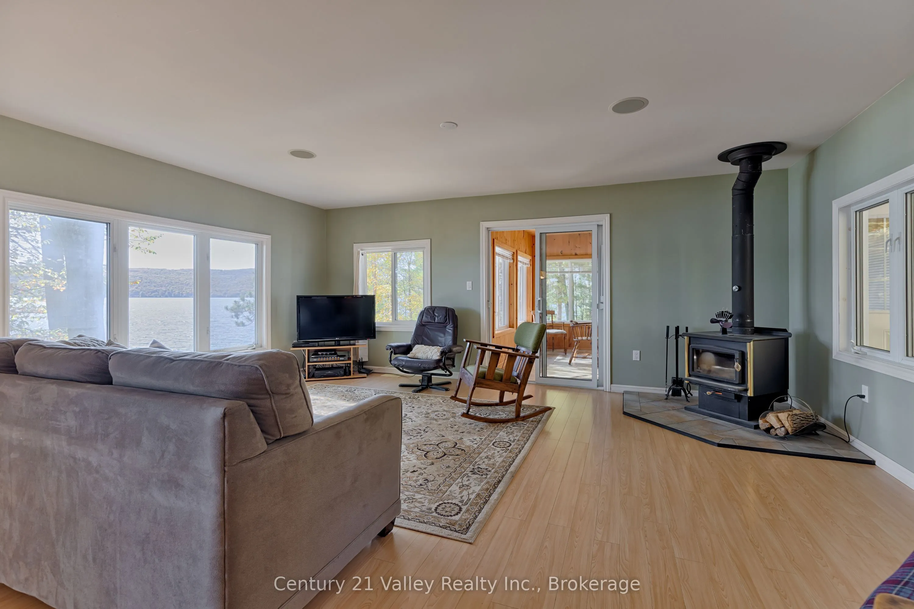 165 Settlers Way