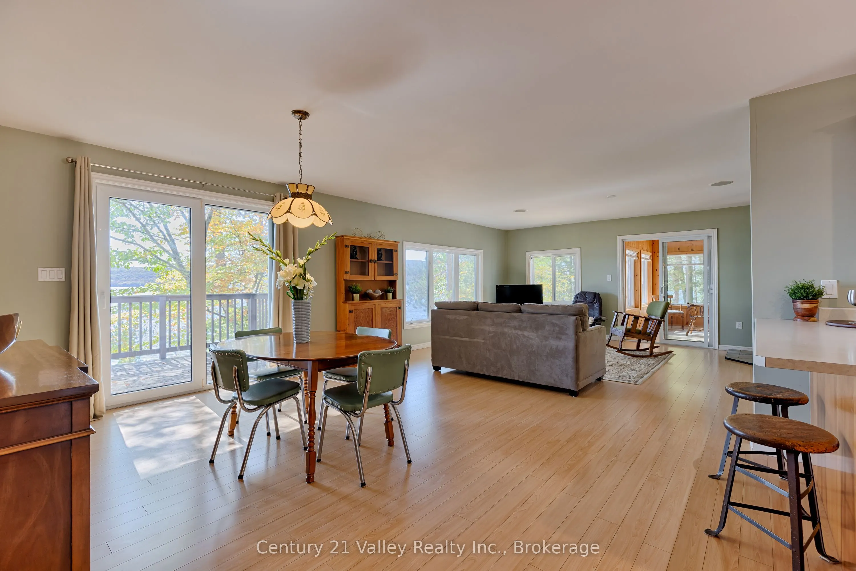 165 Settlers Way