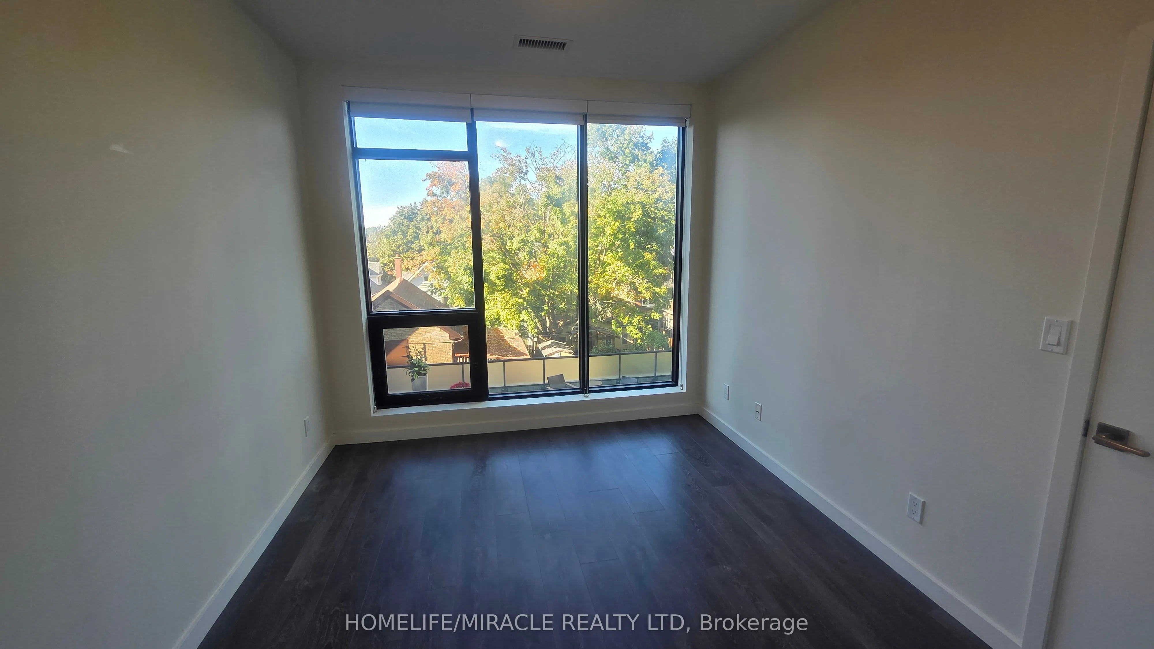 690 King Street W, #221