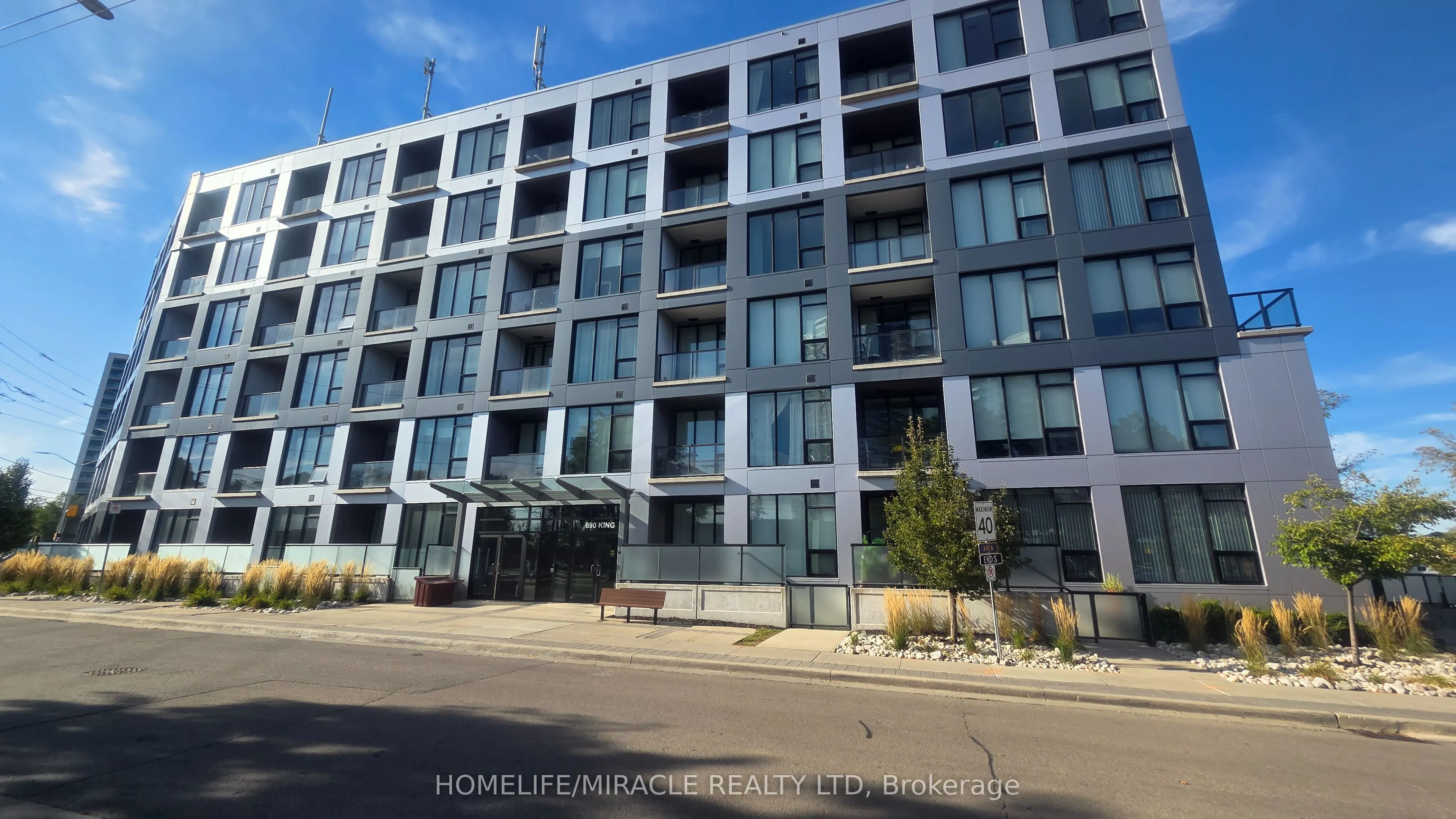 690 King Street W, #221