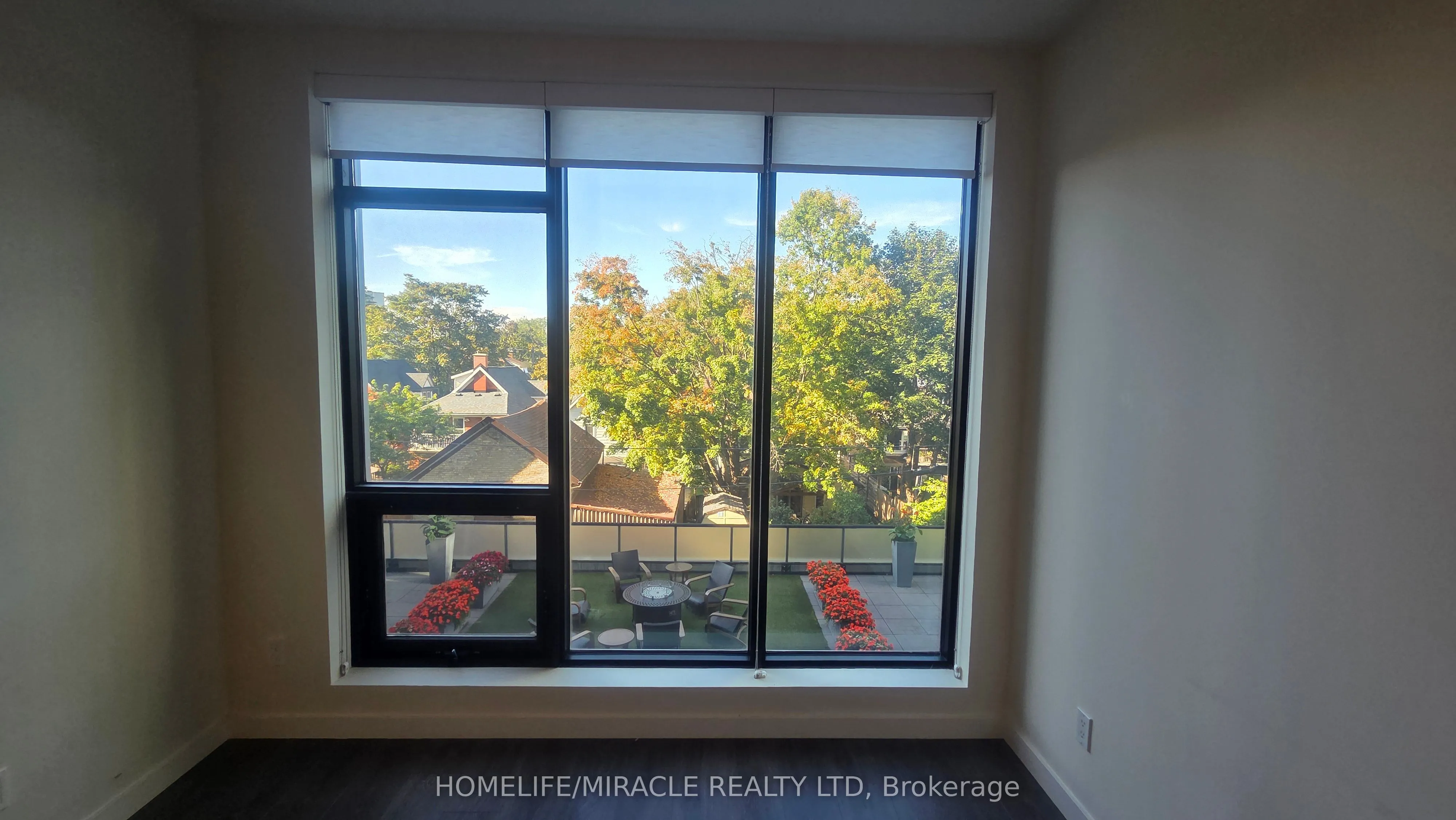 690 King Street W, #221