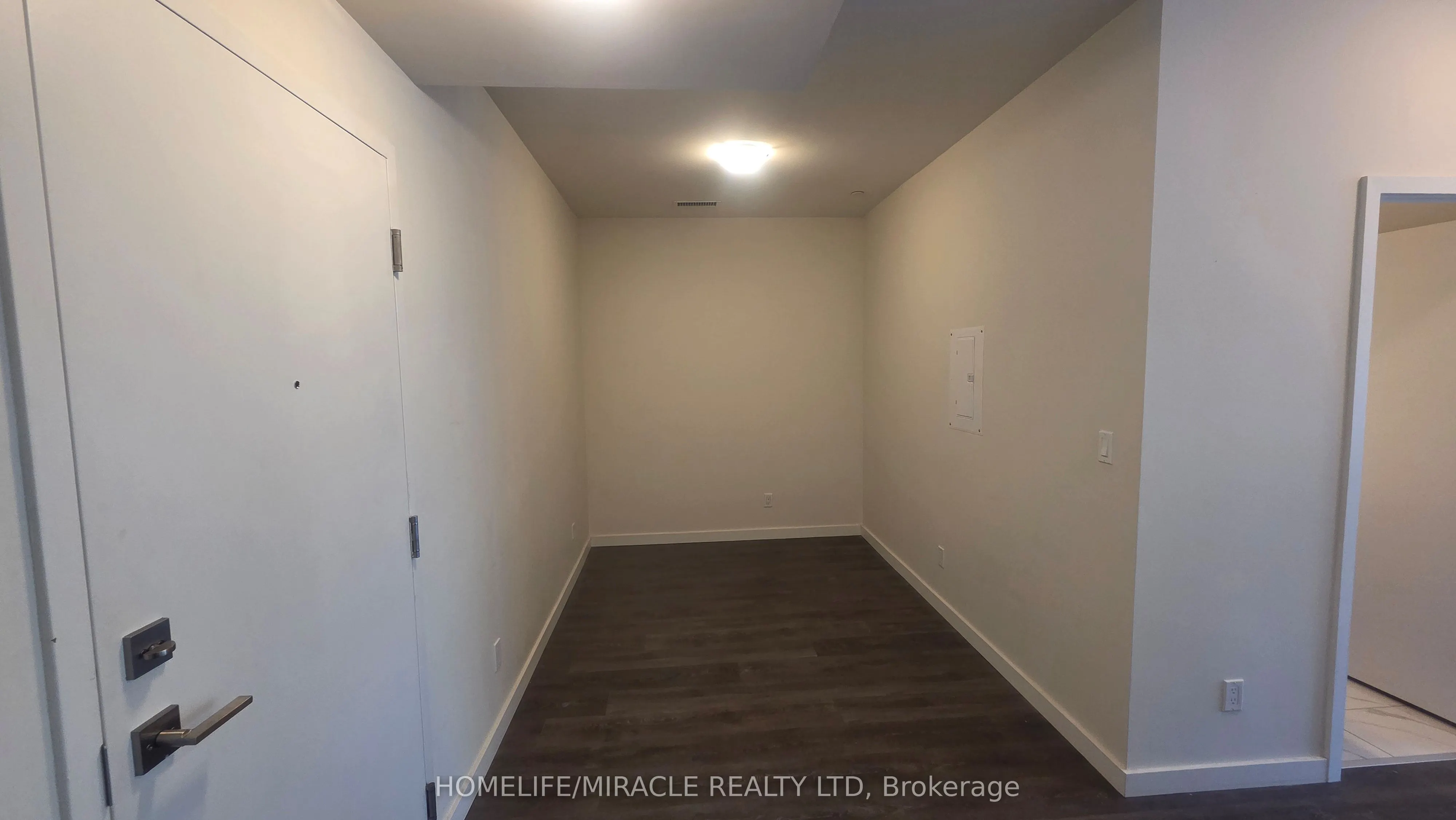 690 King Street W, #221
