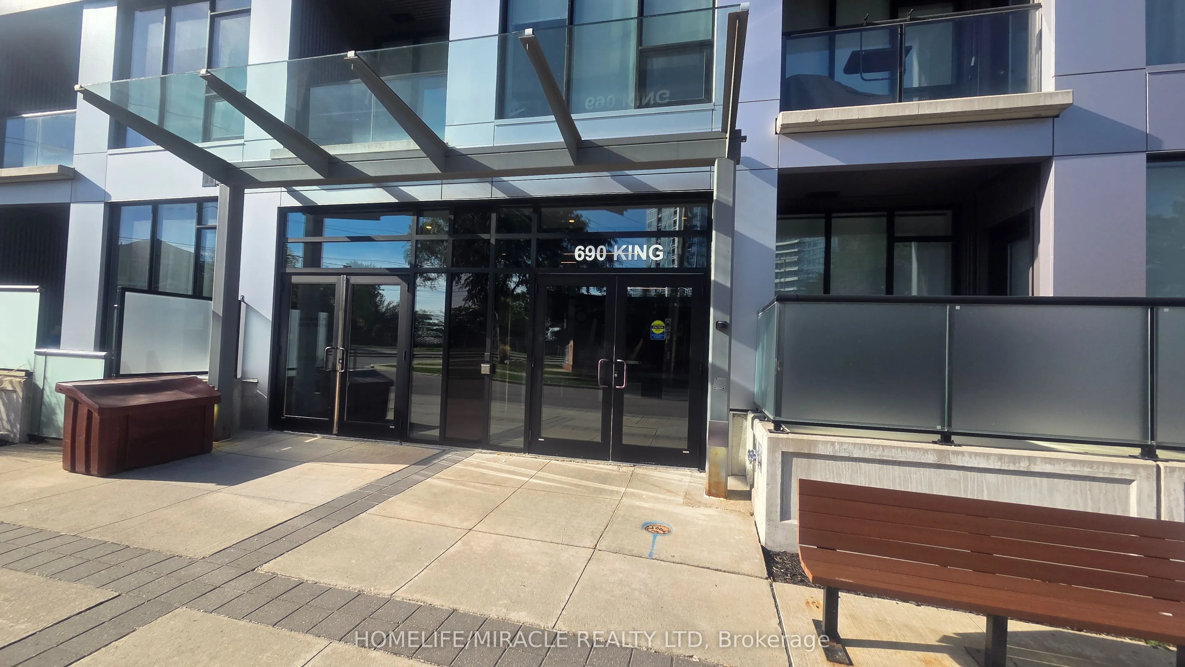 690 King Street W, #221