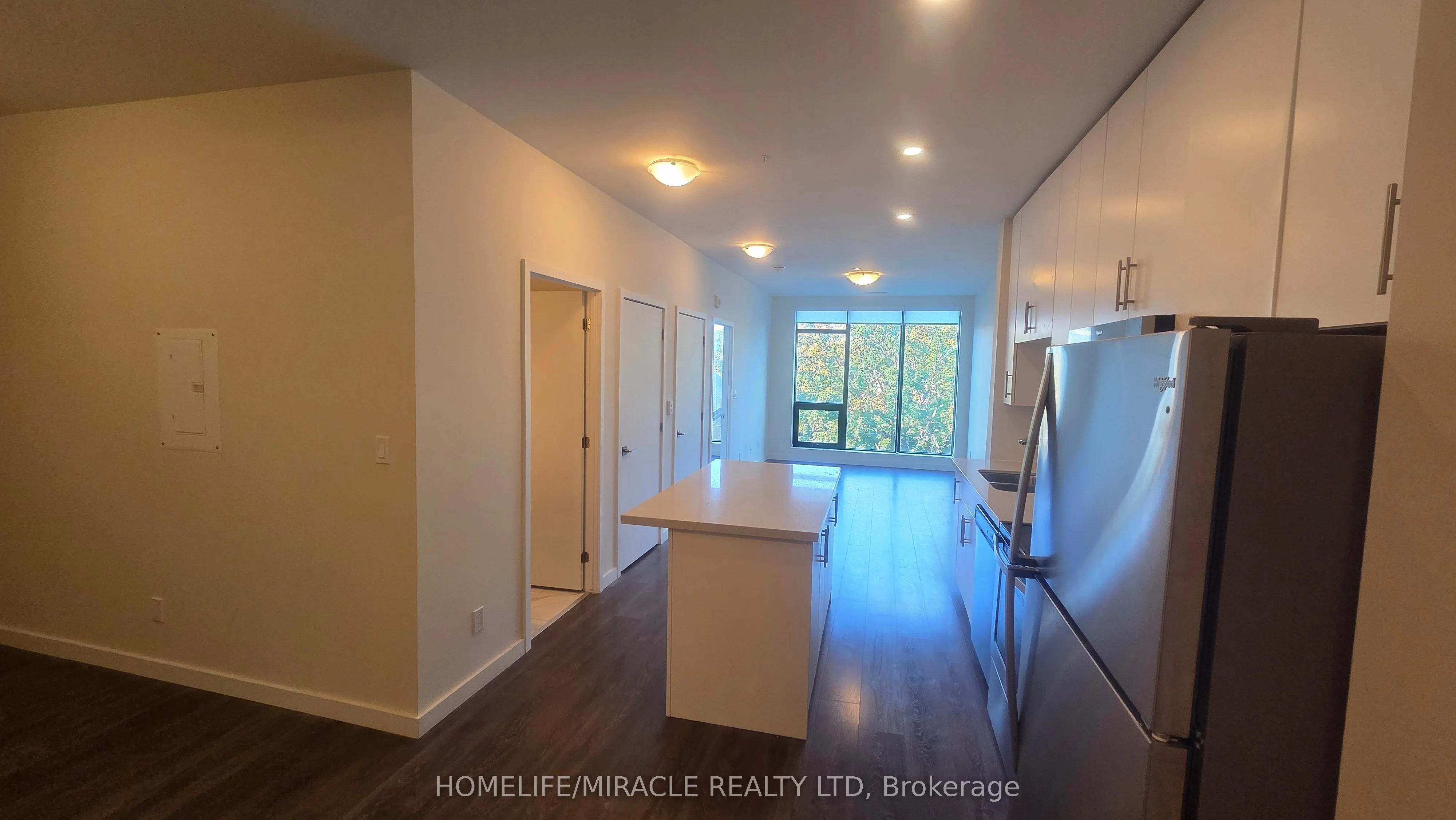 690 King Street W, #221