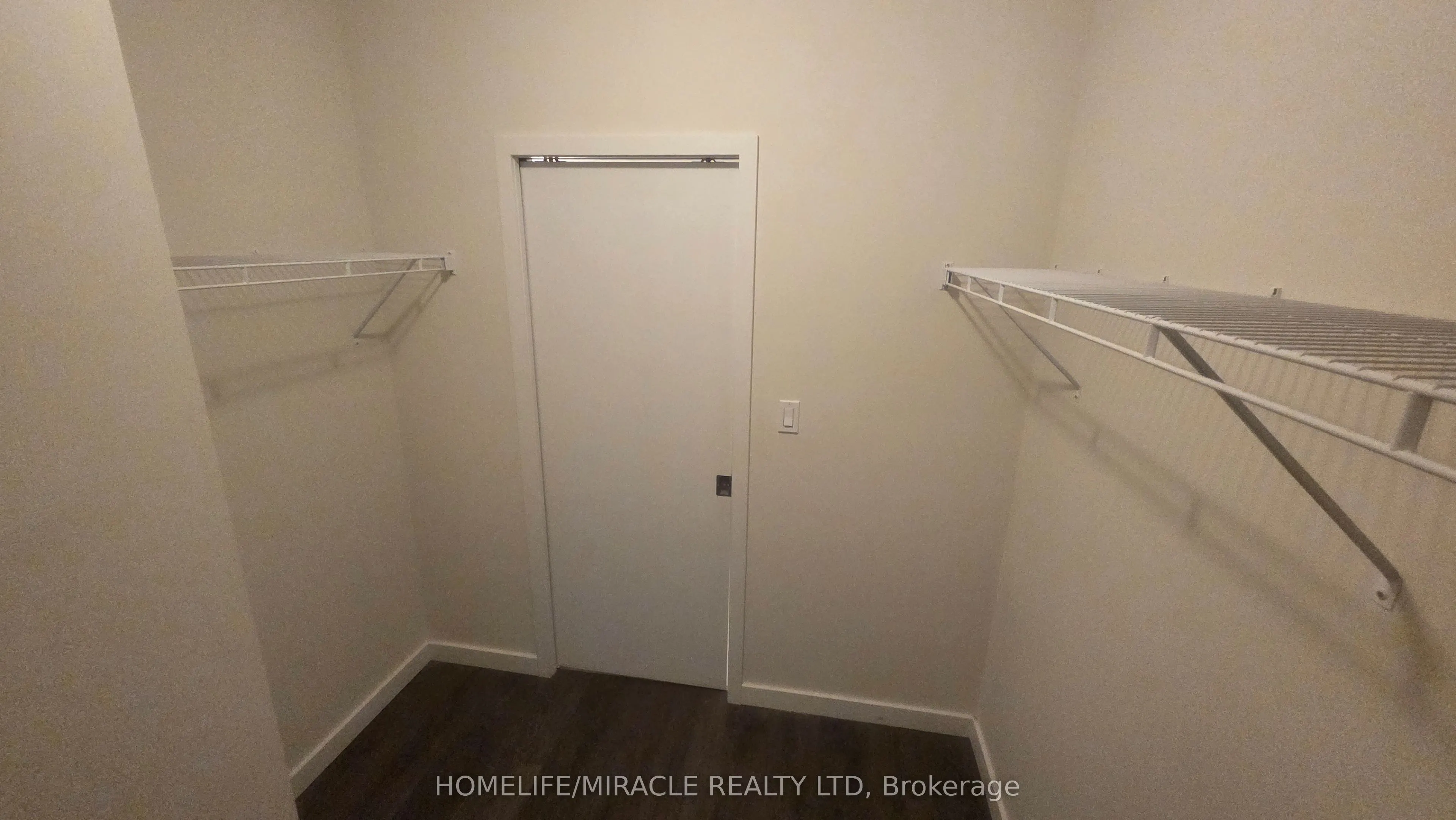 690 King Street W, #221