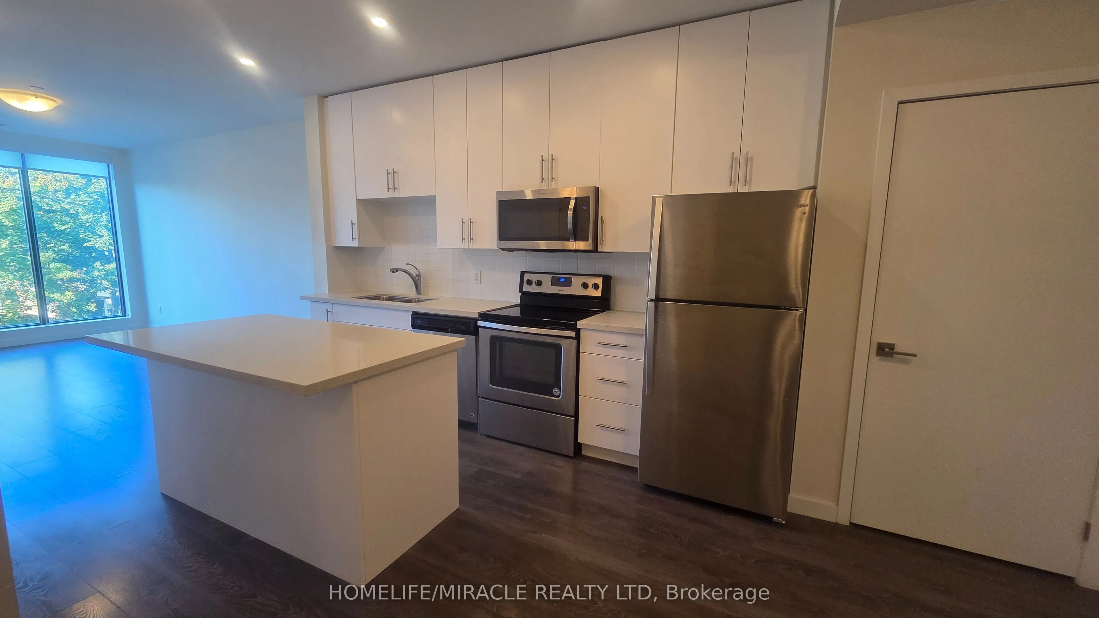 690 King Street W, #221