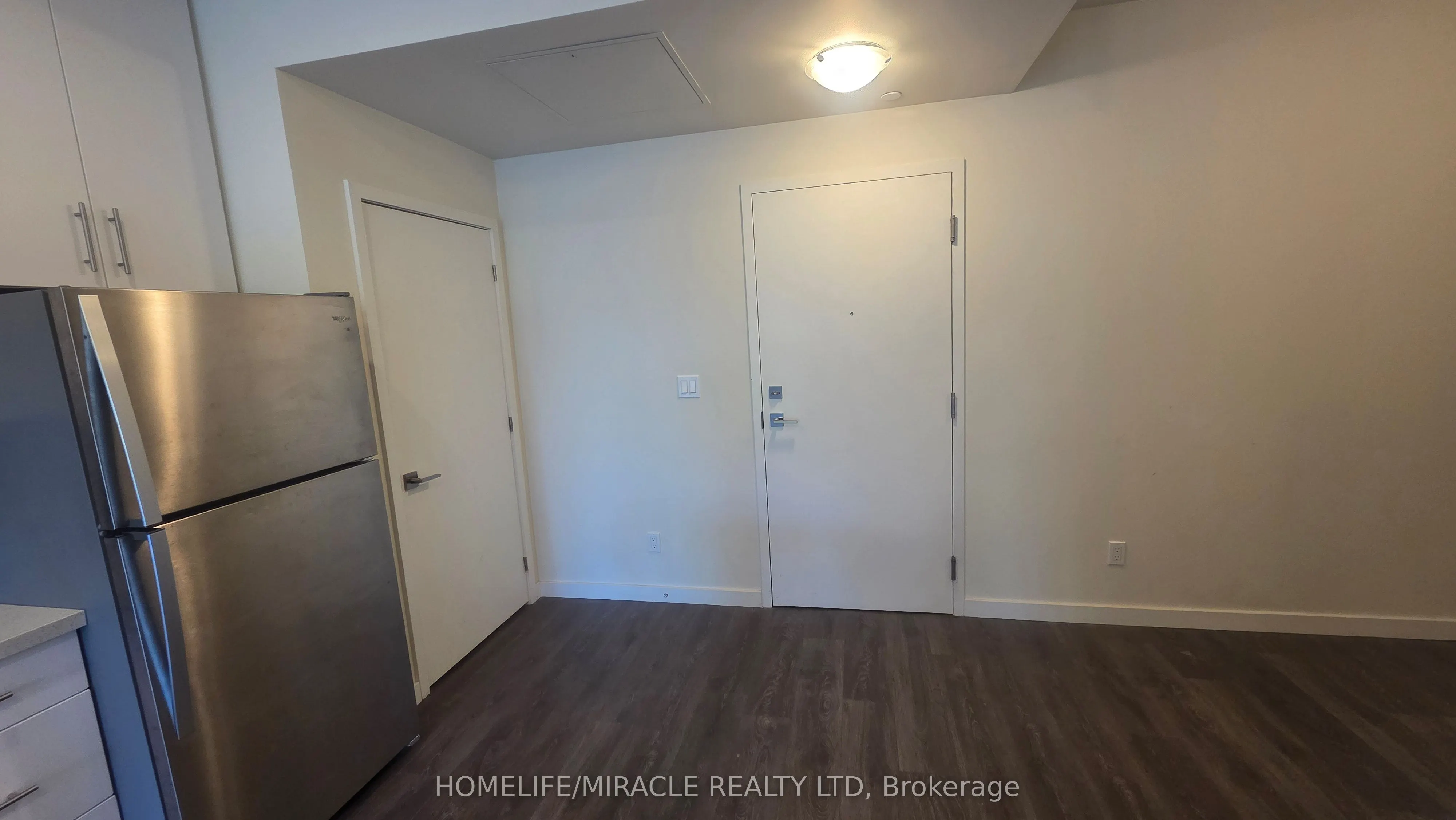 690 King Street W, #221
