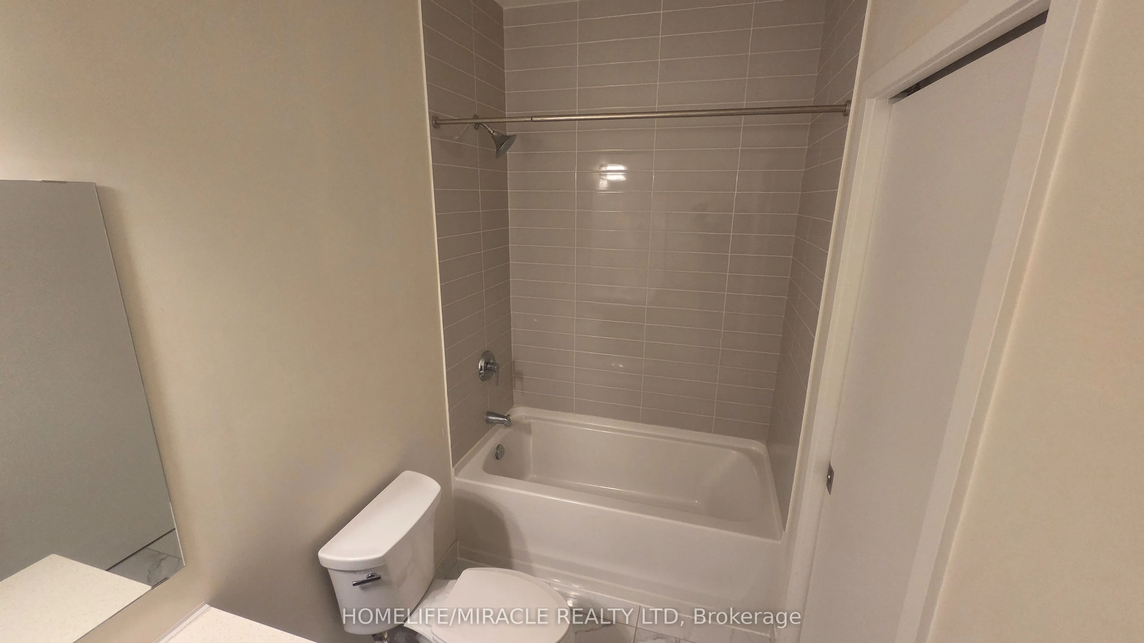 690 King Street W, #221