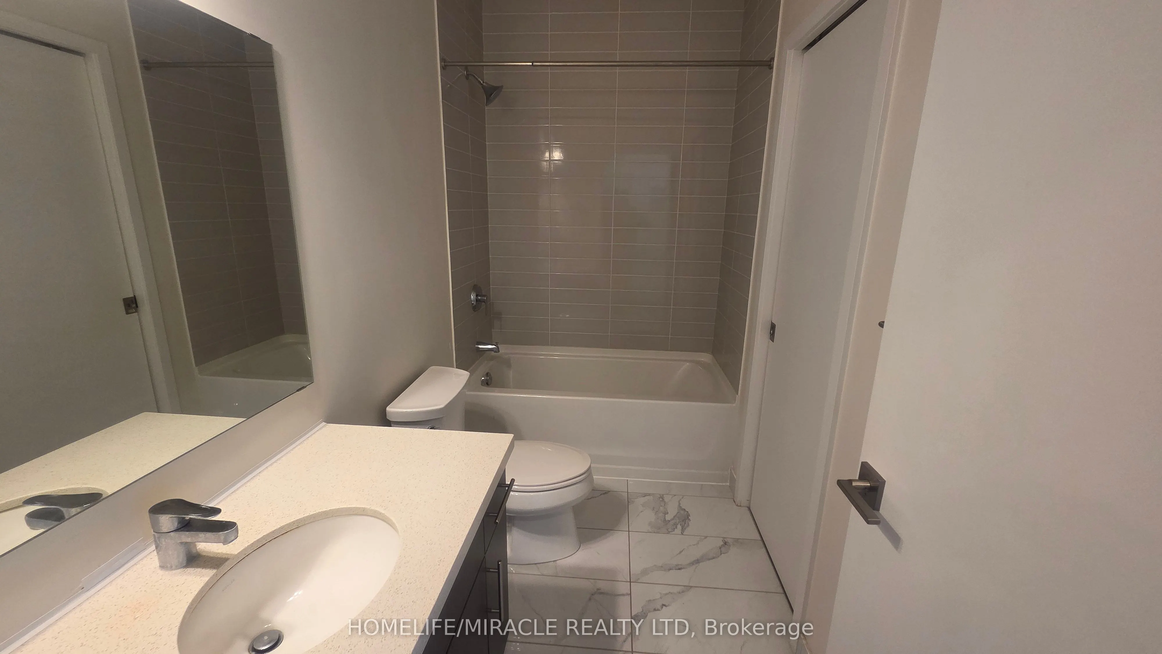690 King Street W, #221