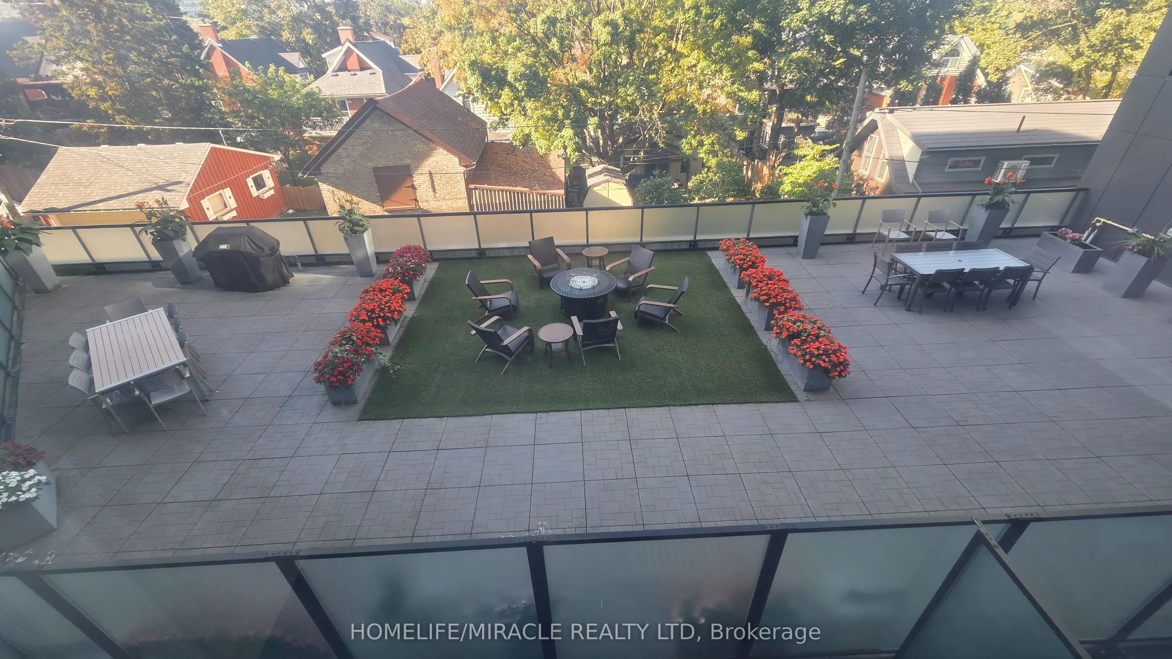 690 King Street W, #221